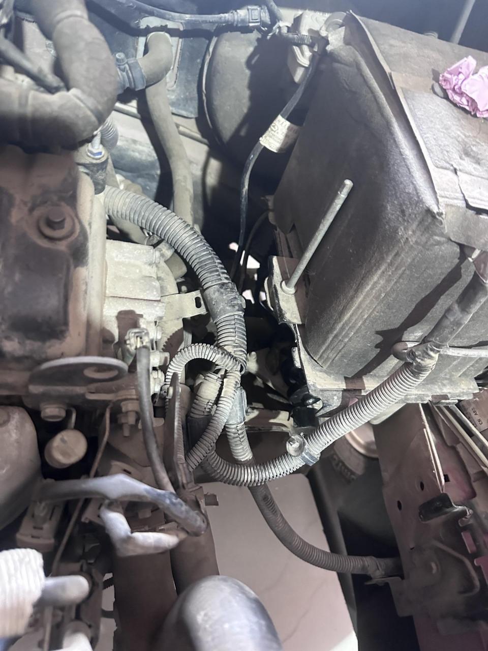 标志车更换离合器拉线