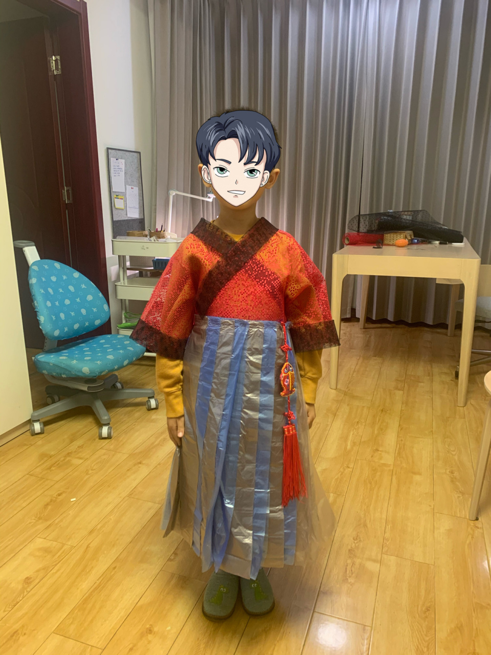 男宝环保服装秀—垃圾袋做了一件小汉服 学校通知制作环保服装,网上找