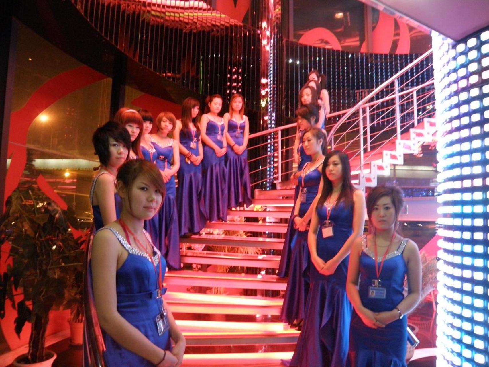 近日,有网友爆料称临沂水务集团董事长左某栋受邀赴某ktv夜总会期间