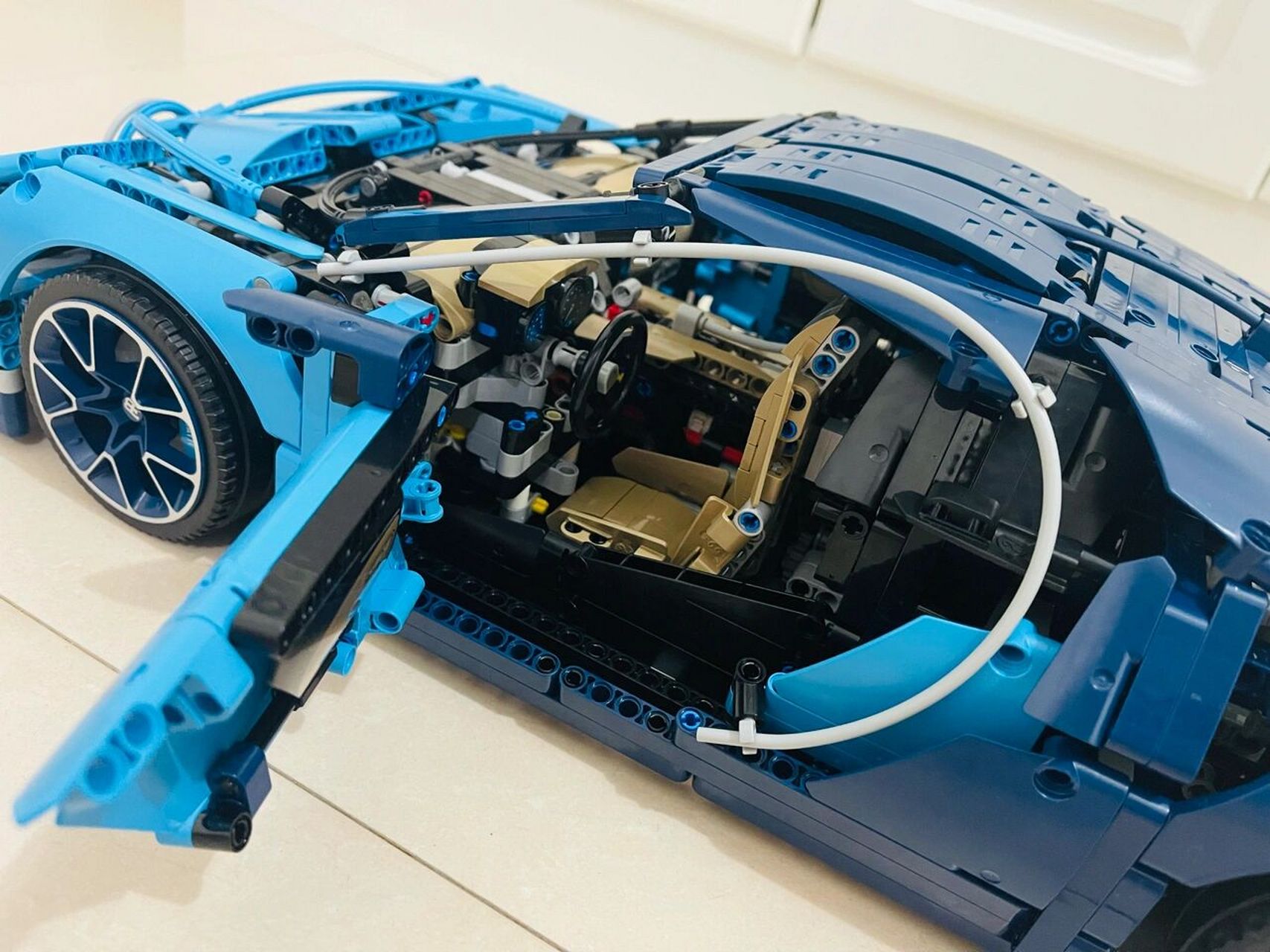 「乐高」42083 布加迪威龙 积木 积木数量:3599  大小:57*15*37.