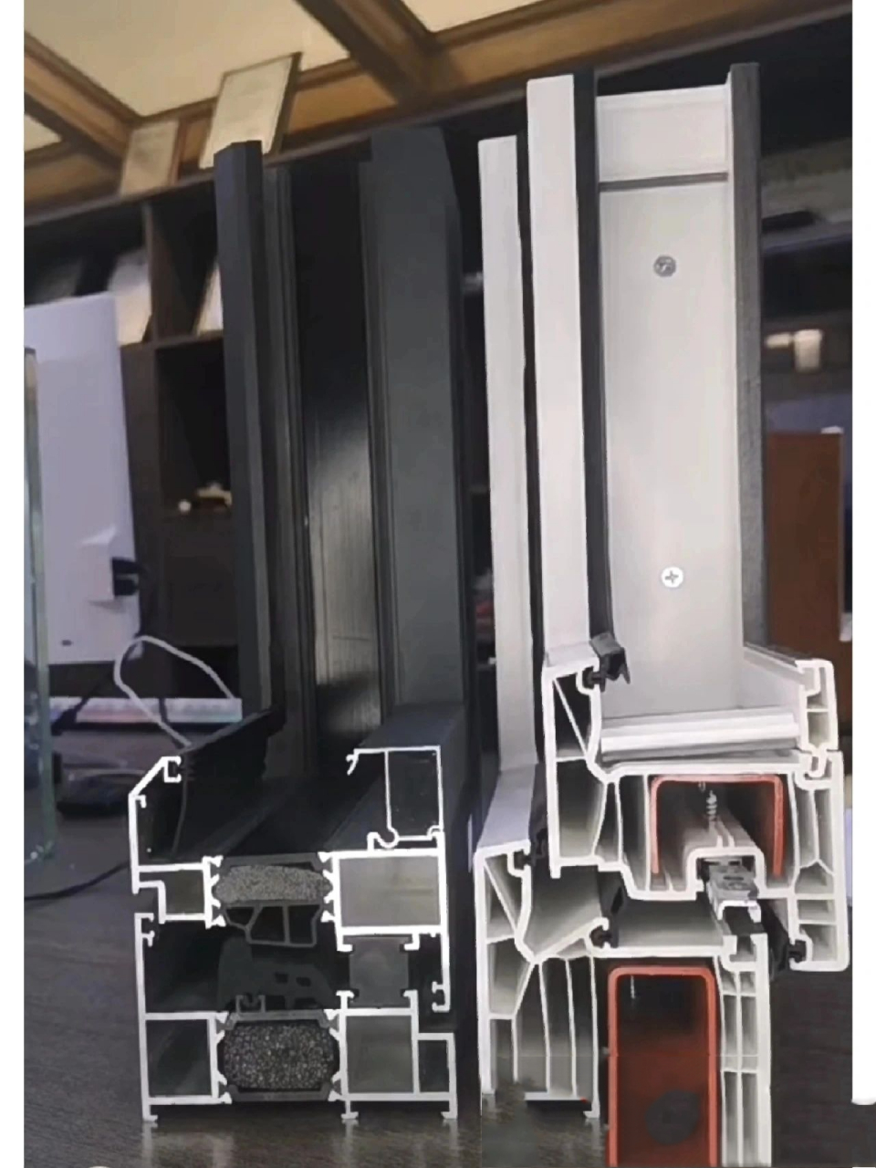 浅析塑钢窗优缺点(一) 现在的许多家庭更换窗,在选择使用哪种窗时候