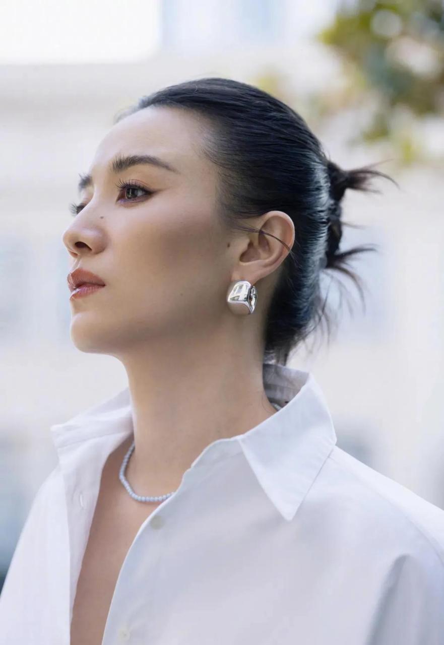 宋佳穿白衬衣无敌了