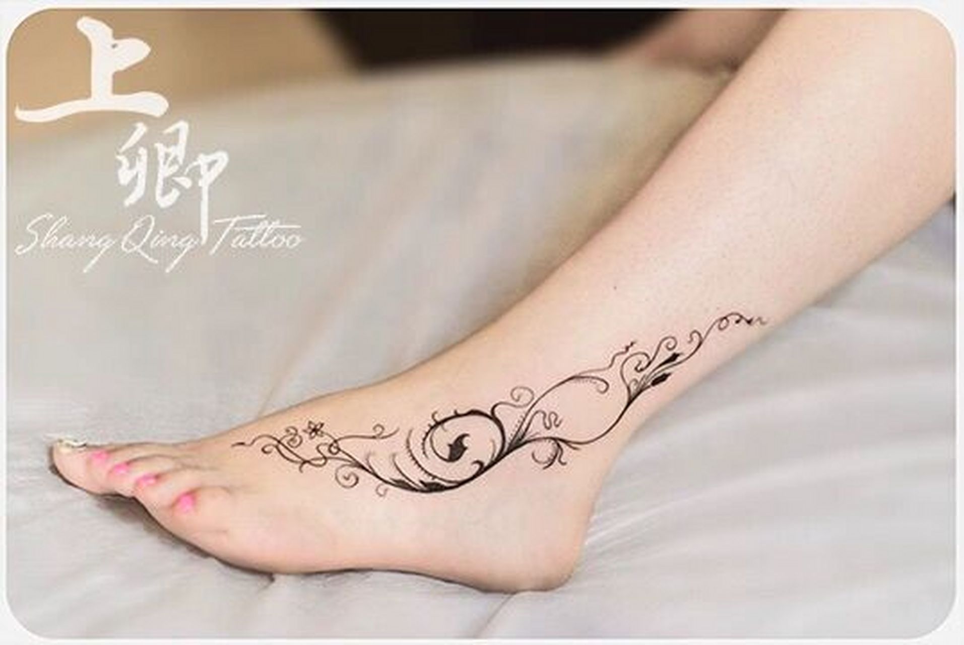 超显腿长的藤蔓纹身设计|上海|重庆纹身 一款妖娆的藤蔓设计线条轻柔