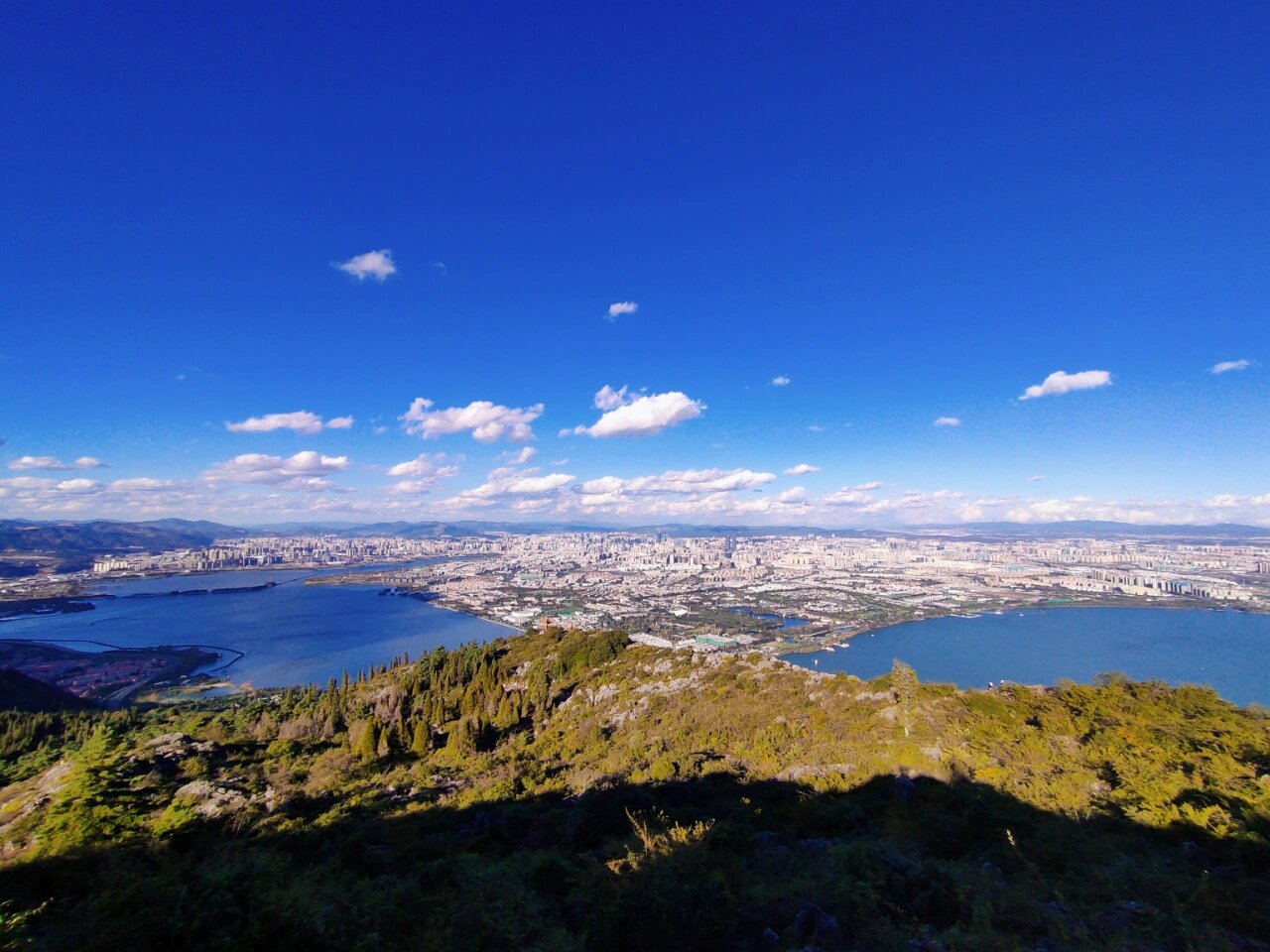 爬西山,俯瞰昆明全景