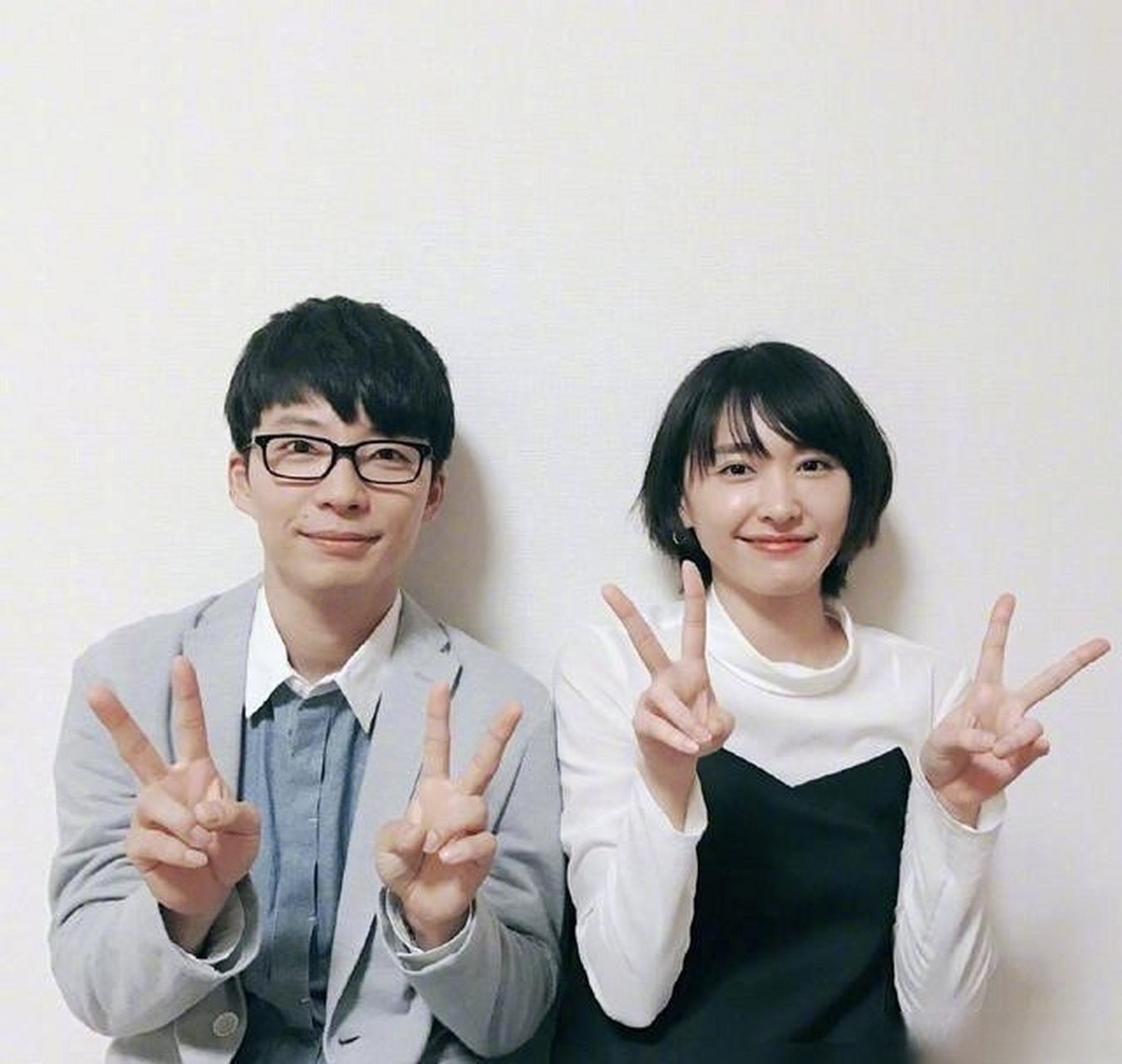 【#星野源辟谣出轨#】#星野源新垣结衣通话#5月28日凌晨,据日媒,星野