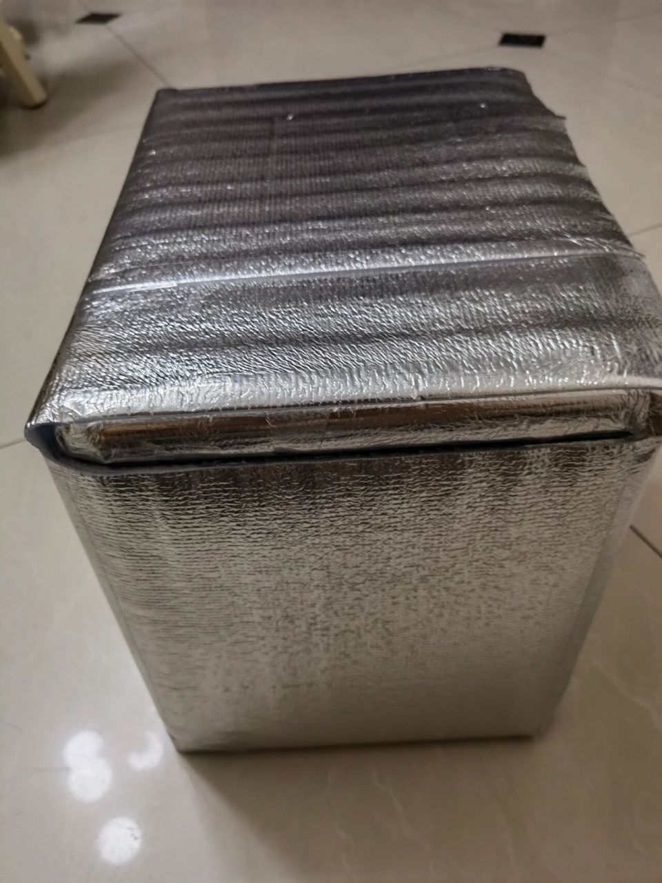 diy泡沫箱自制保温箱 1.箱子是18升泡沫epp保温箱 2.