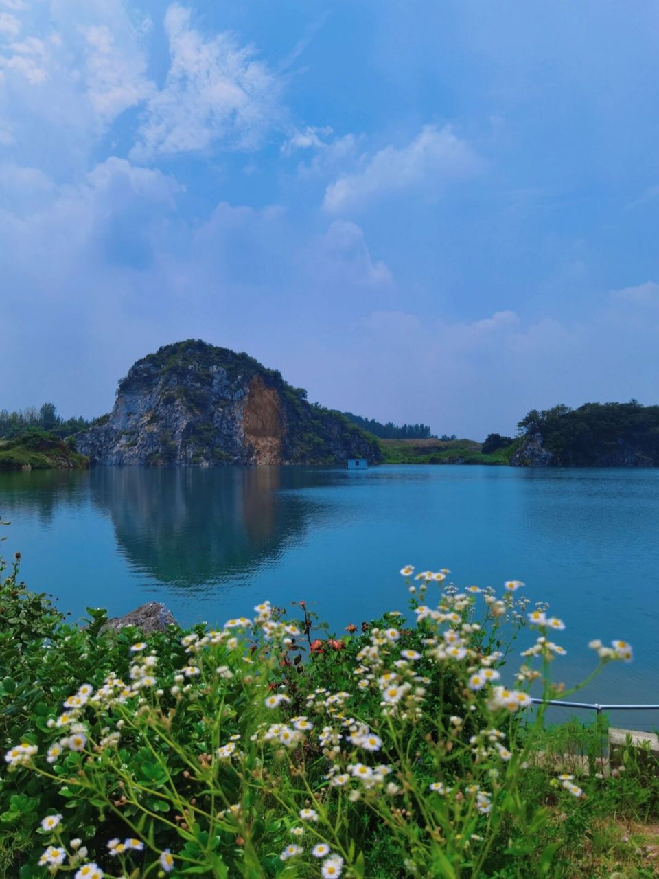 丹阳七峰山 那是一片幽幽的蓝,是一抹碧蓝碧蓝,是一块天上掉下来的