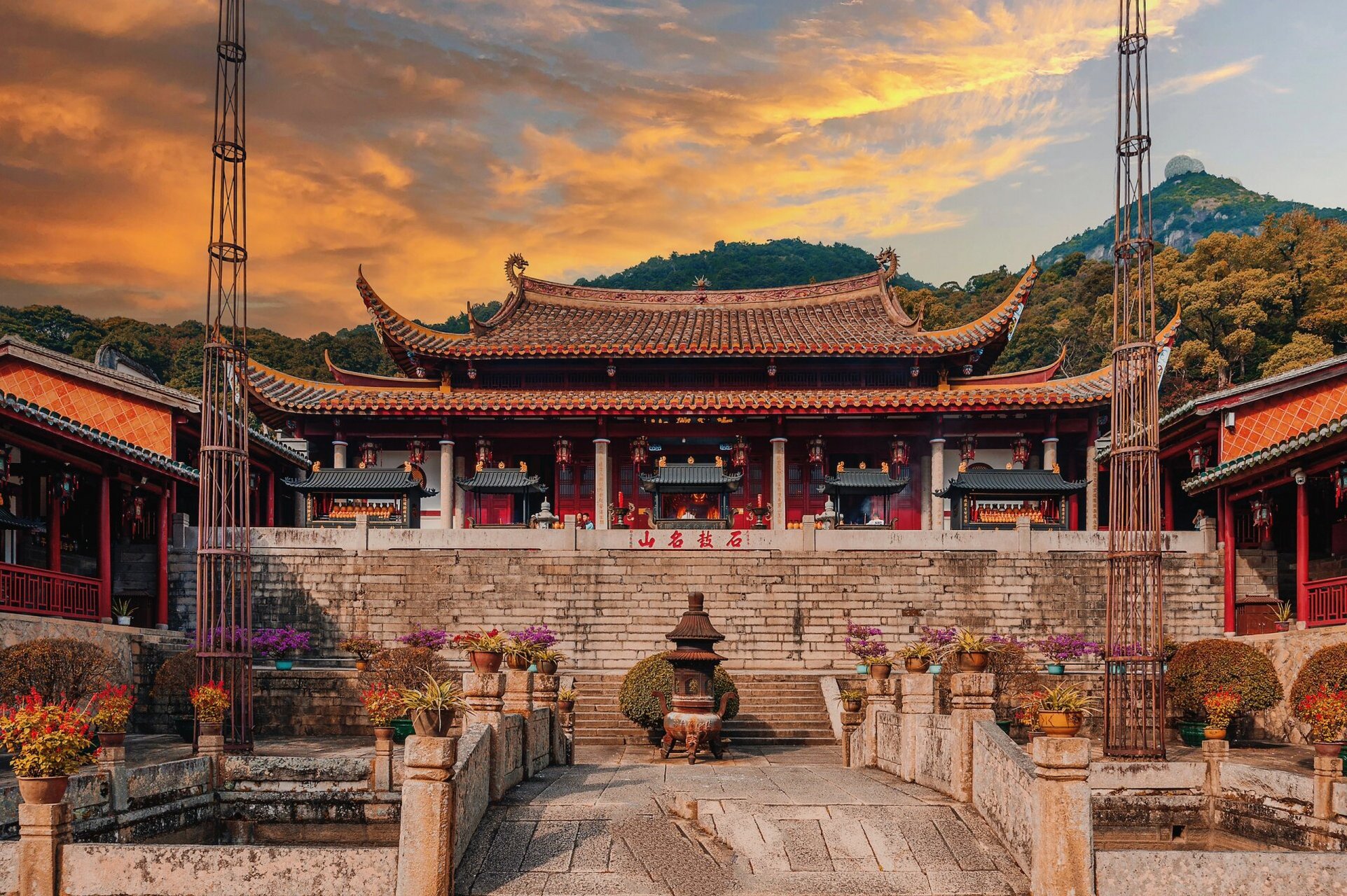 涌泉寺人更少,可能要收门票的原因.