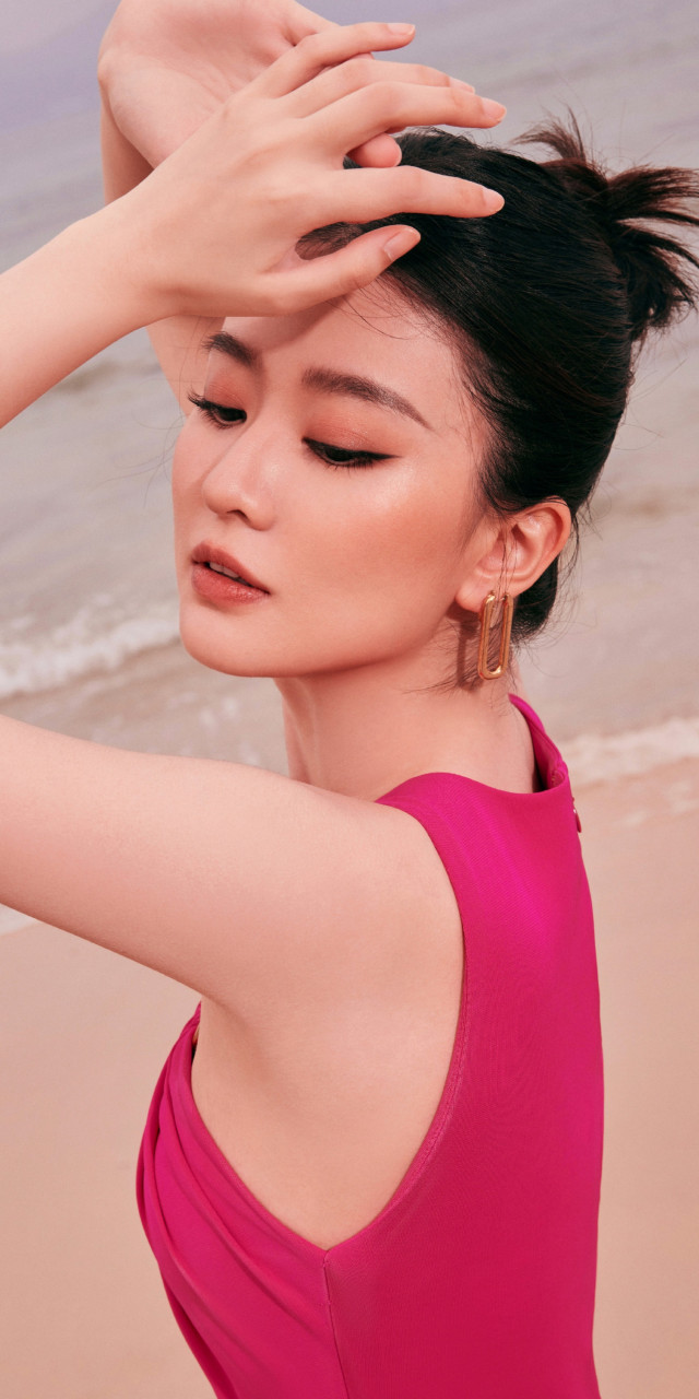 乔欣红裙泰妆壁纸组图