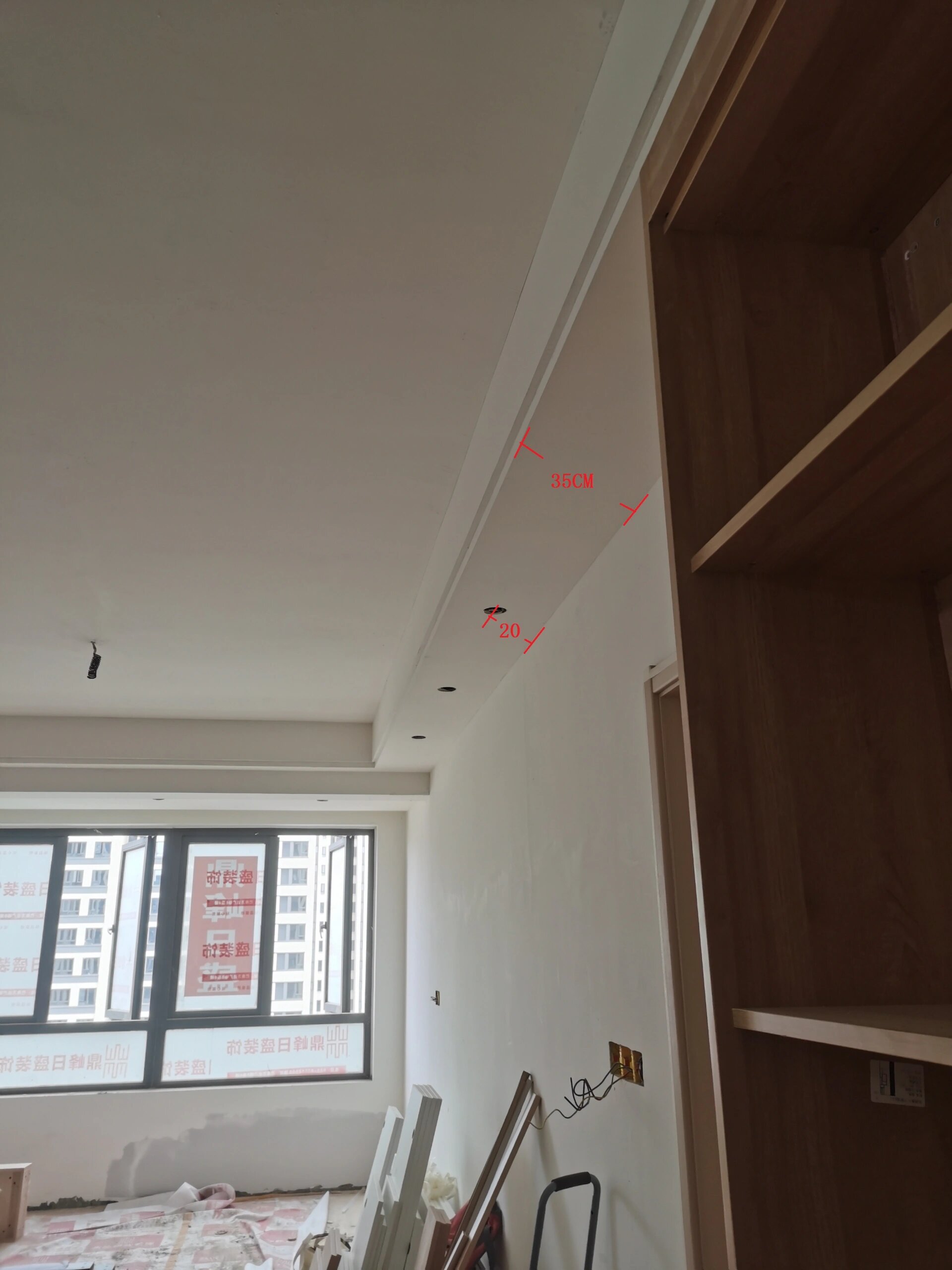 边吊尺寸边吊效果来了 边吊下吊的25,完全没问题,右边有鞋柜只能做35