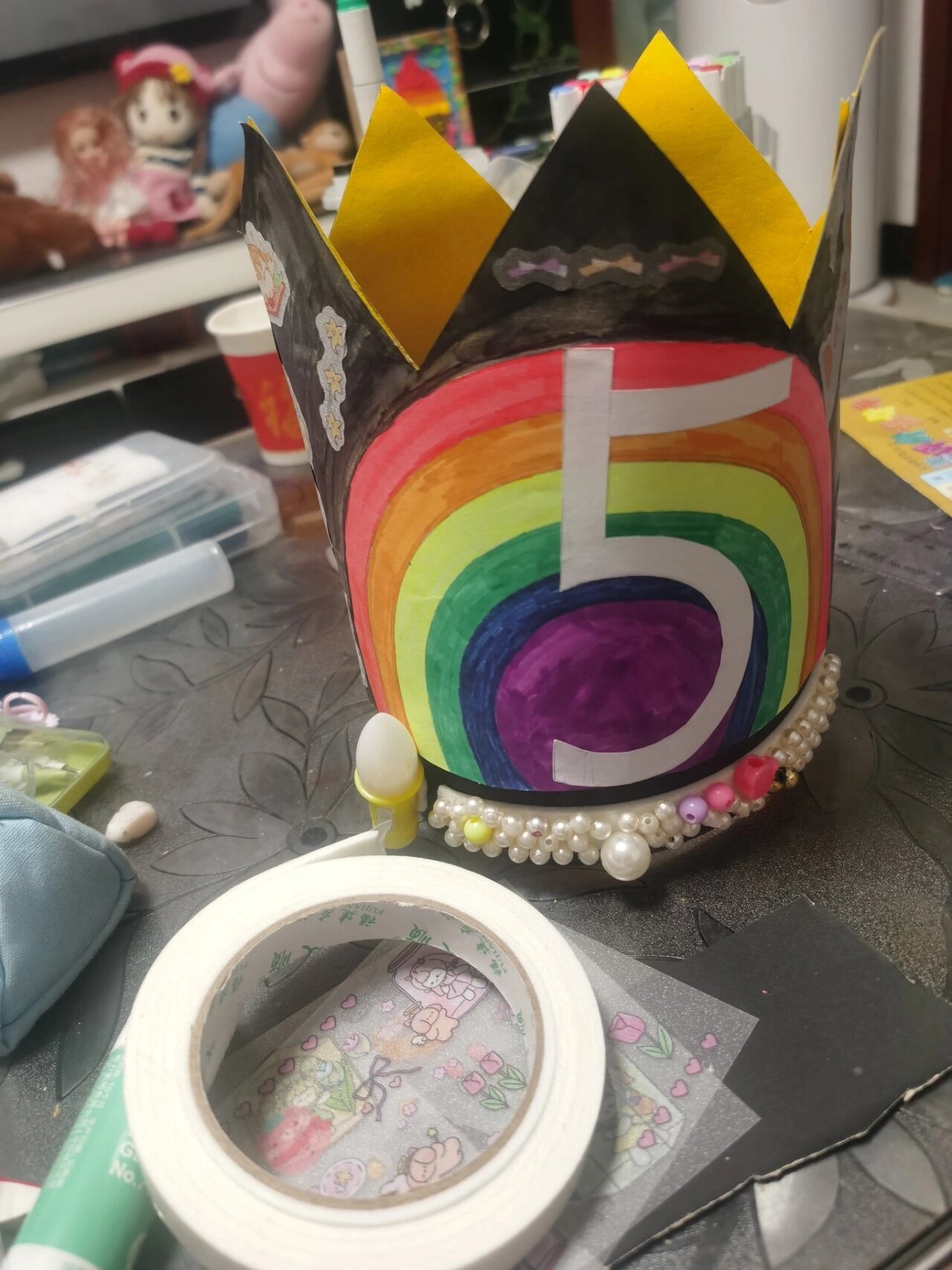 数字头饰二年级考试  	 帽子太高了,返工改了 材料:2张白色卡纸,1张