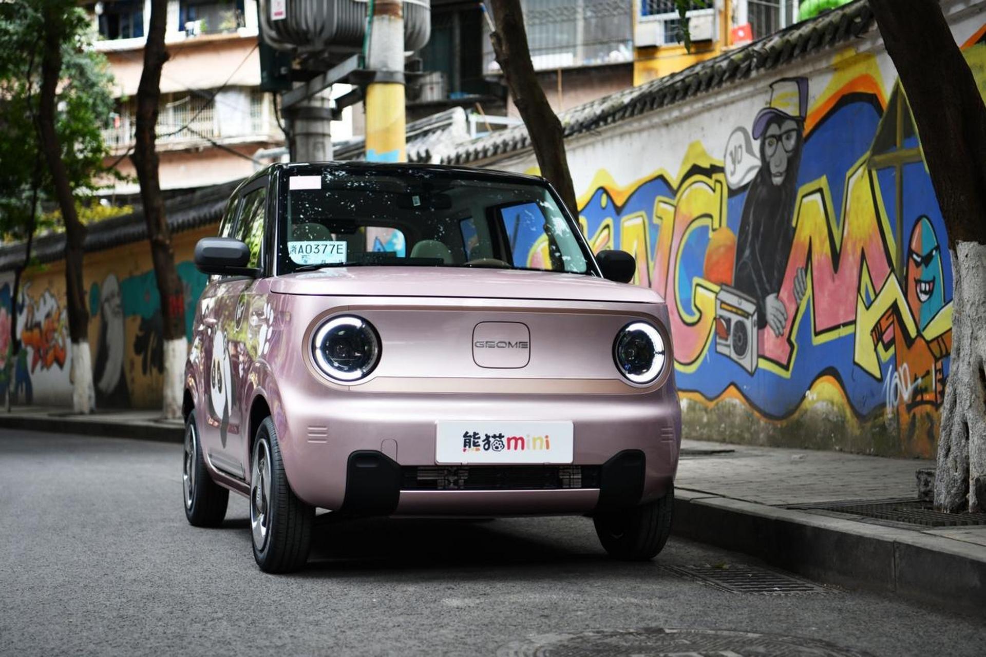 吉利熊猫mini.超级适合女生开的一款小型电车