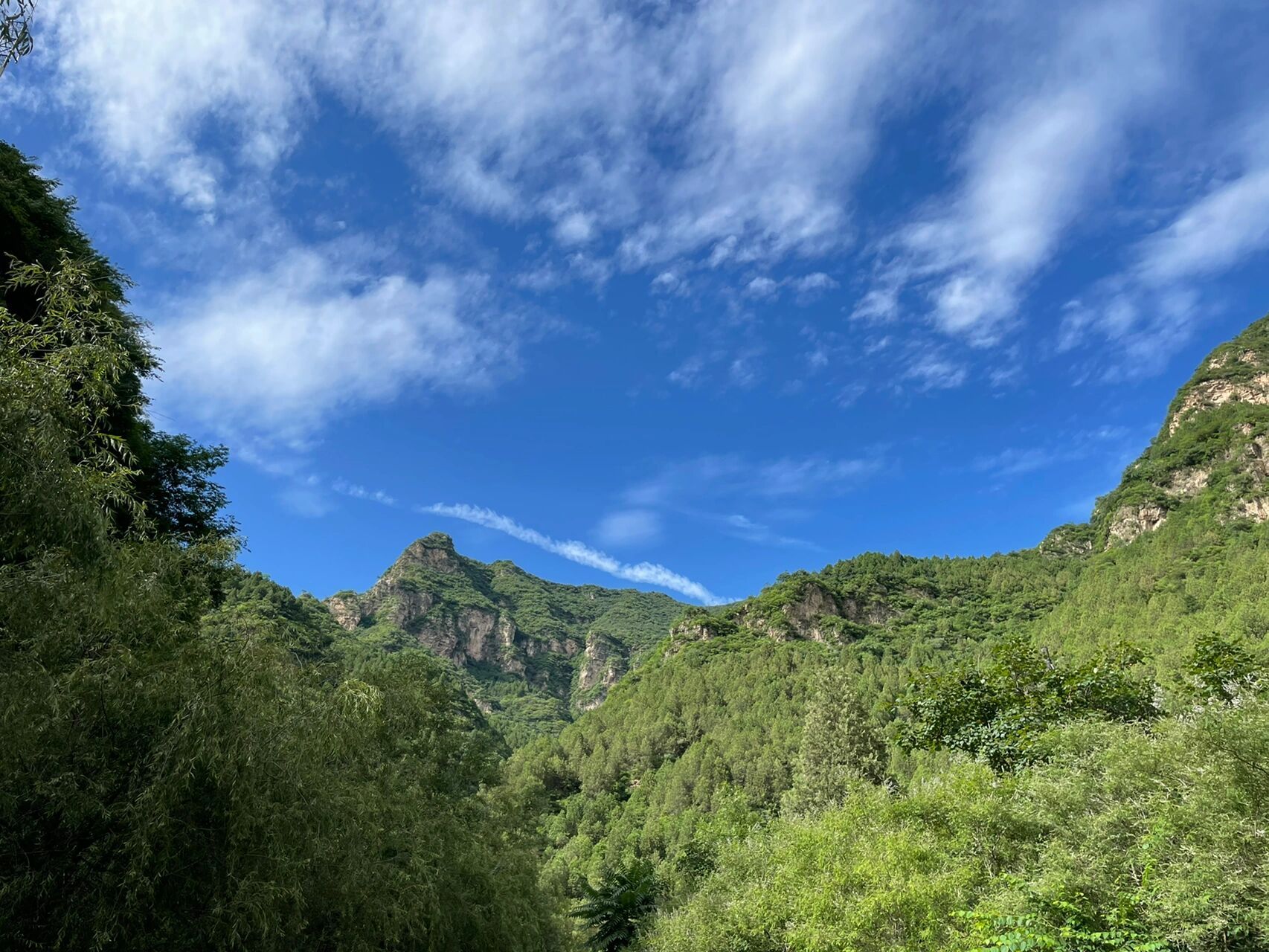 保定周边避暑好去处&易县千佛山森林公园 夏季烈日当头,避暑成为人们
