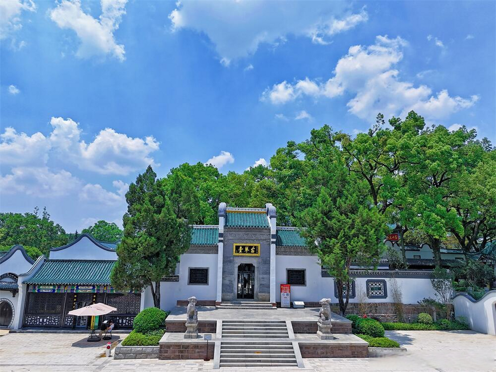 拍了拍武汉# (via武汉多多1215) 武汉·古琴台