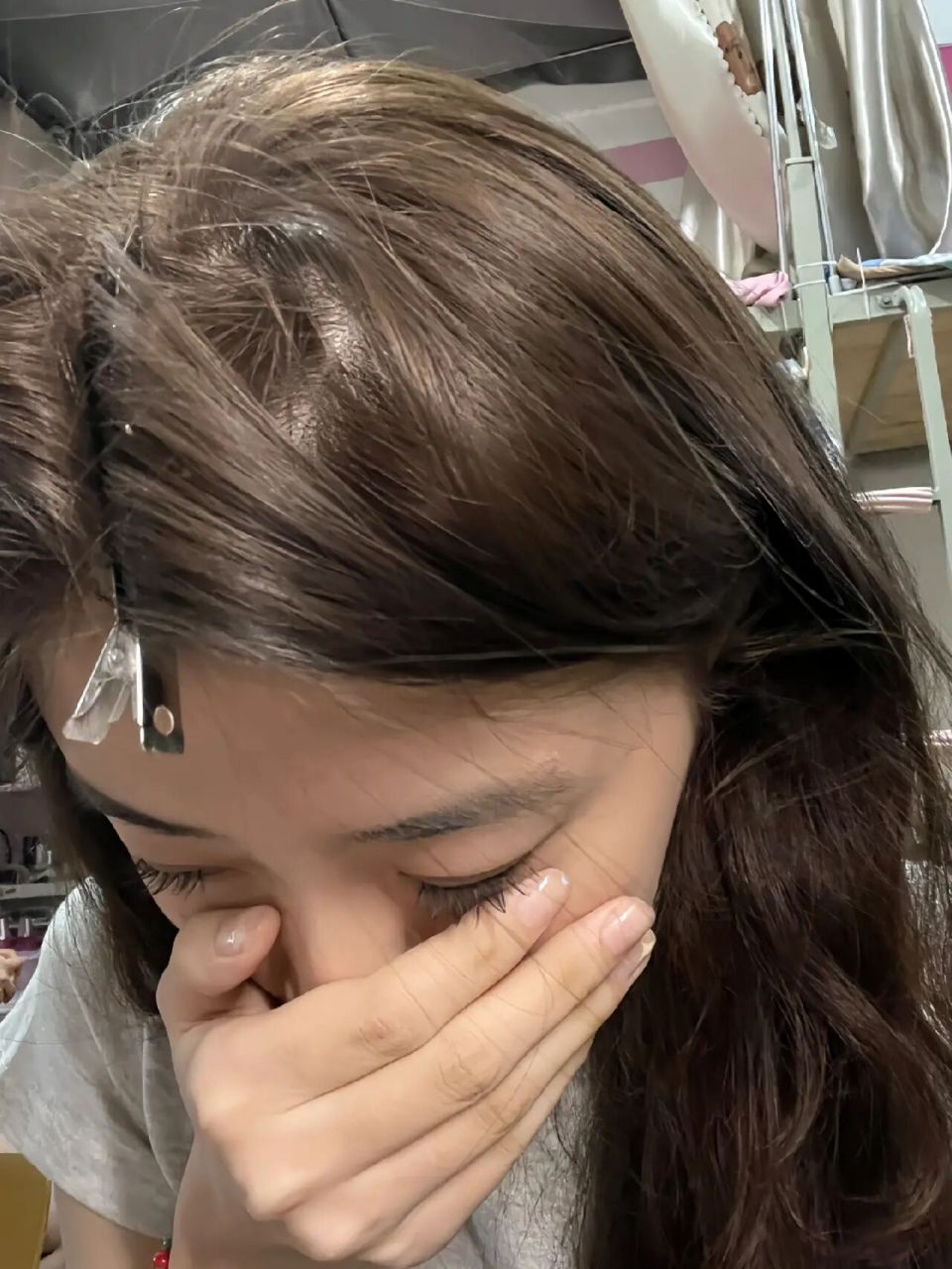 96发色是 :璀璨灰棕色95 冷色 06完全就是一个本命发色了