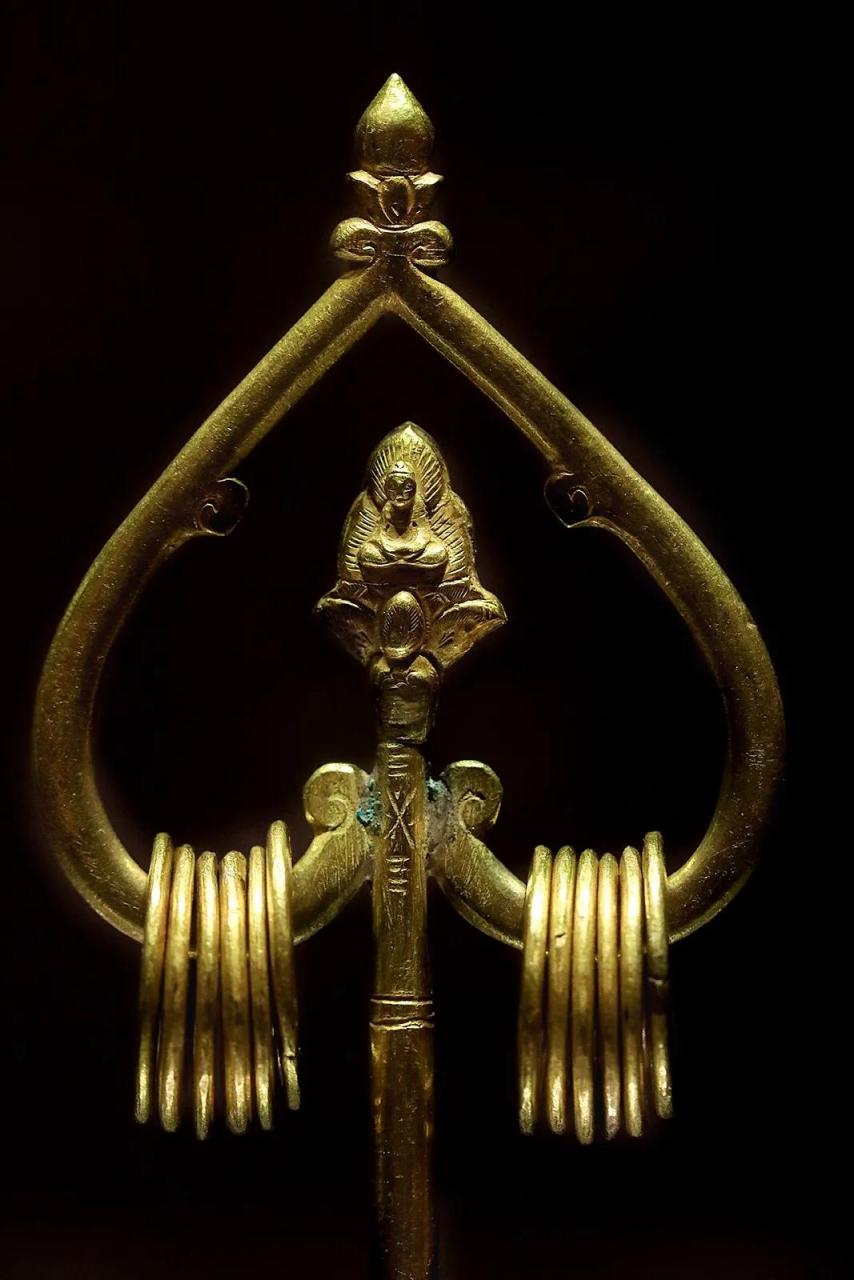 法门寺出土的八重宝函和十二环金锡杖.