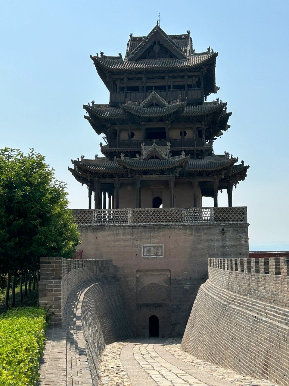 山西古建筑之 万荣后土祠·秋风楼      后土祠 位于万荣的黄河岸边