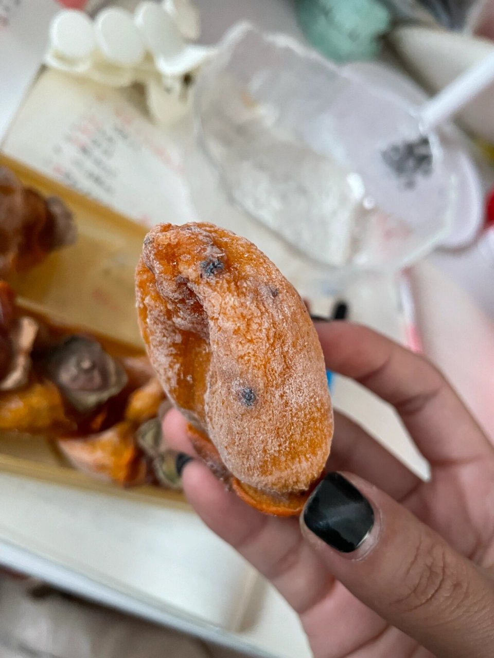 有没有爱吃柿饼的 这是发霉了吗?