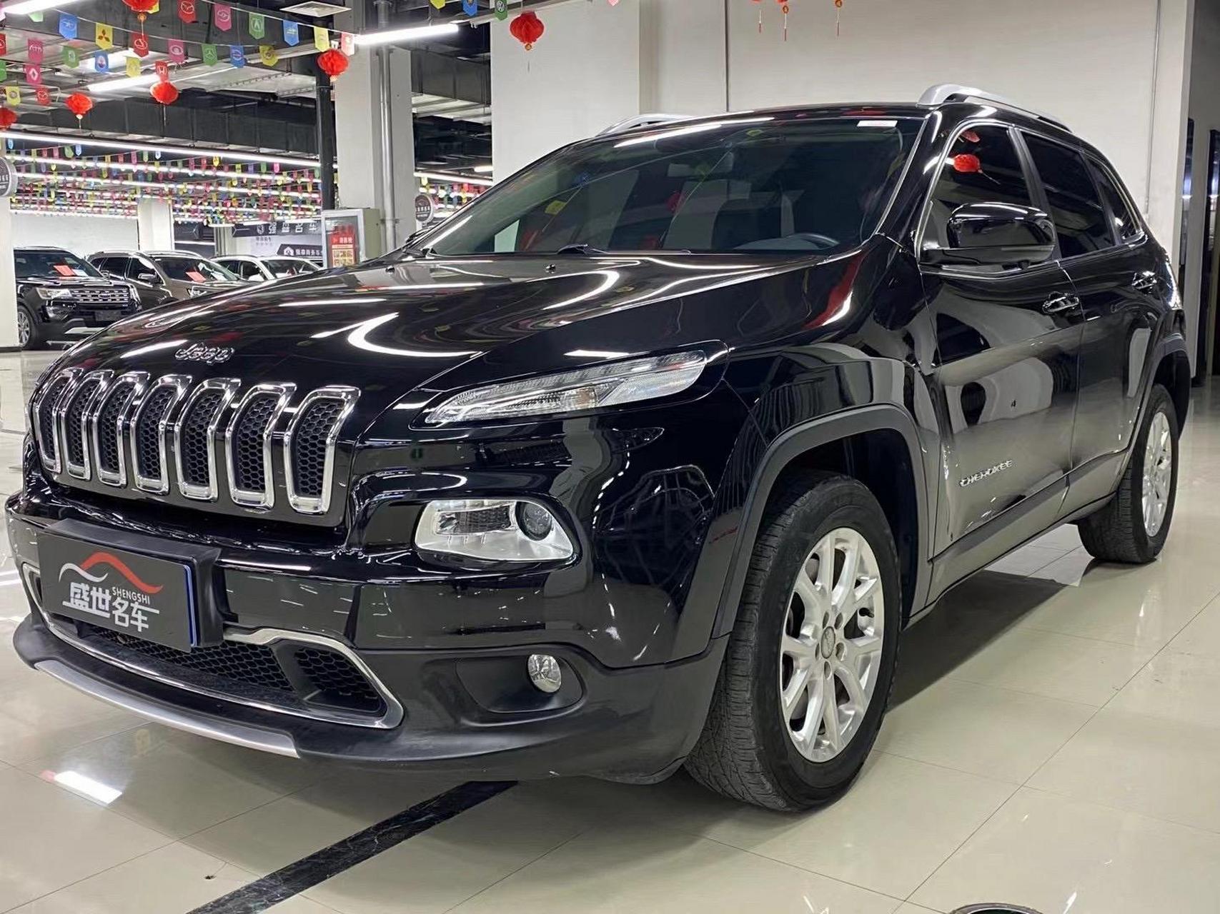 2018年 吉普自由光  2.4l排量      全车原漆  6.9万公里实表