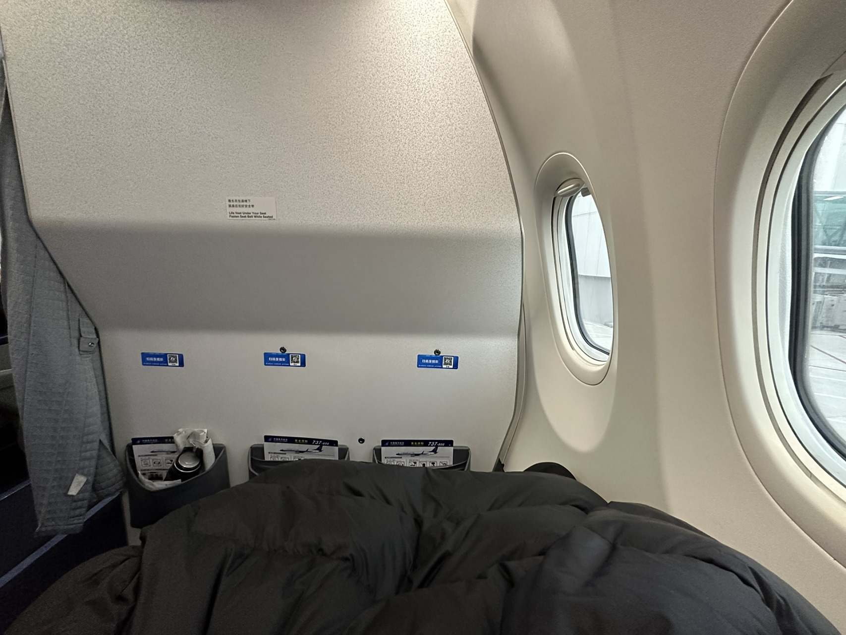 南航738明珠经济舱第一排简直爽翻 买了回家的机票后邀请我升舱到明珠
