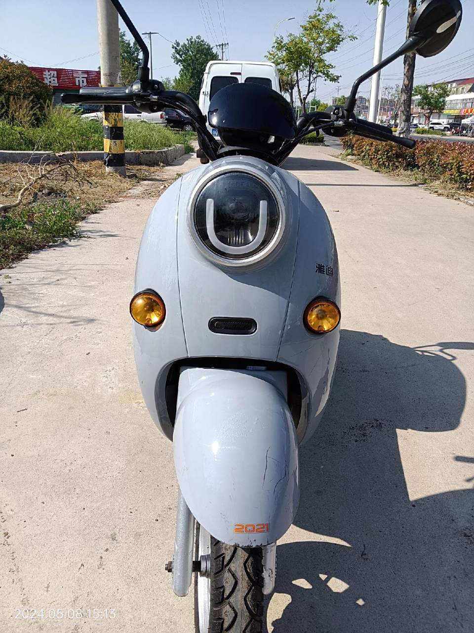 雅迪米彩2021款,60v20安雅迪原厂电瓶,led透镜大灯,车速两档可调,原车