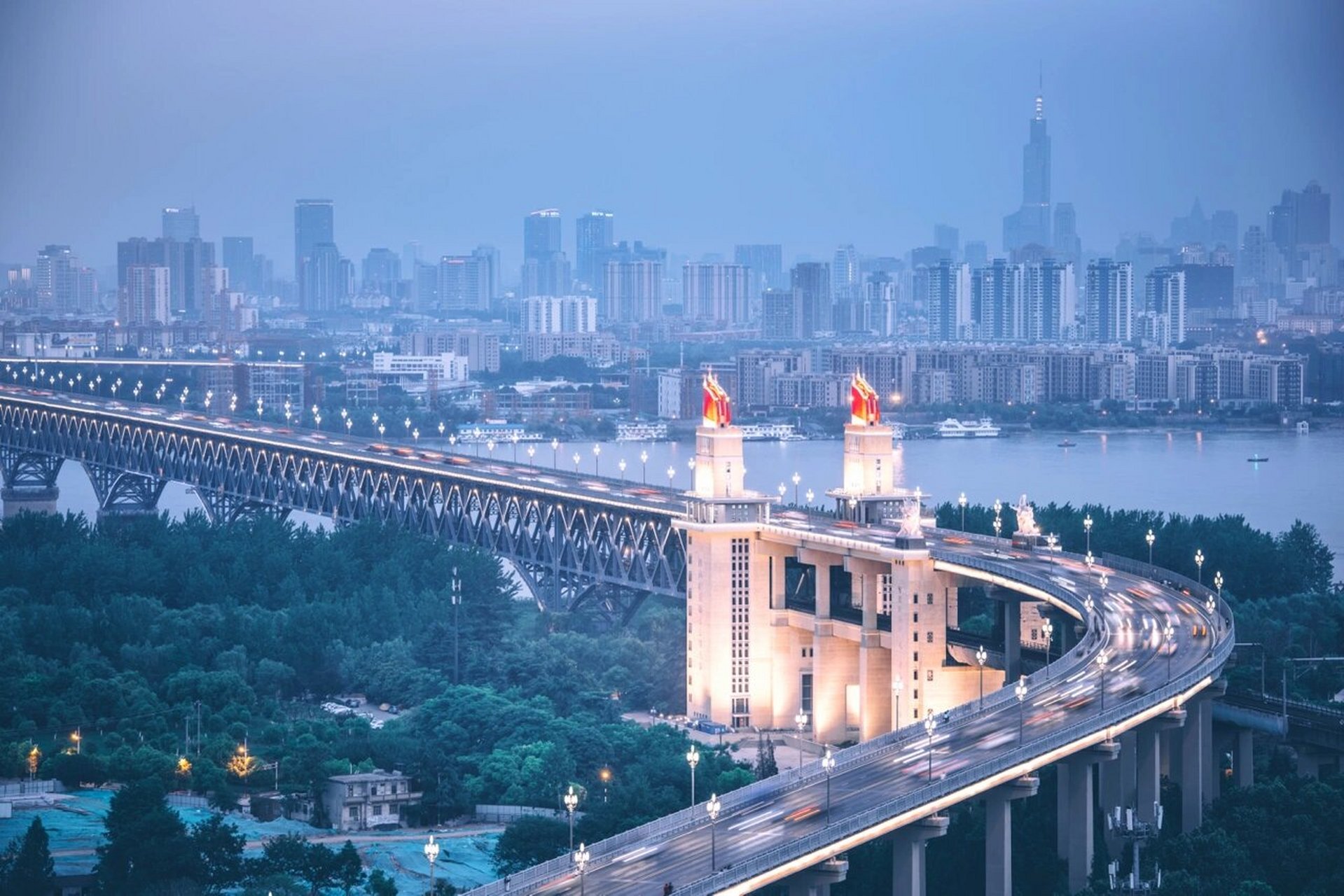 大桥这是南京的地标, 也是新中国的骄傲, 更是不可移动文化遗产.