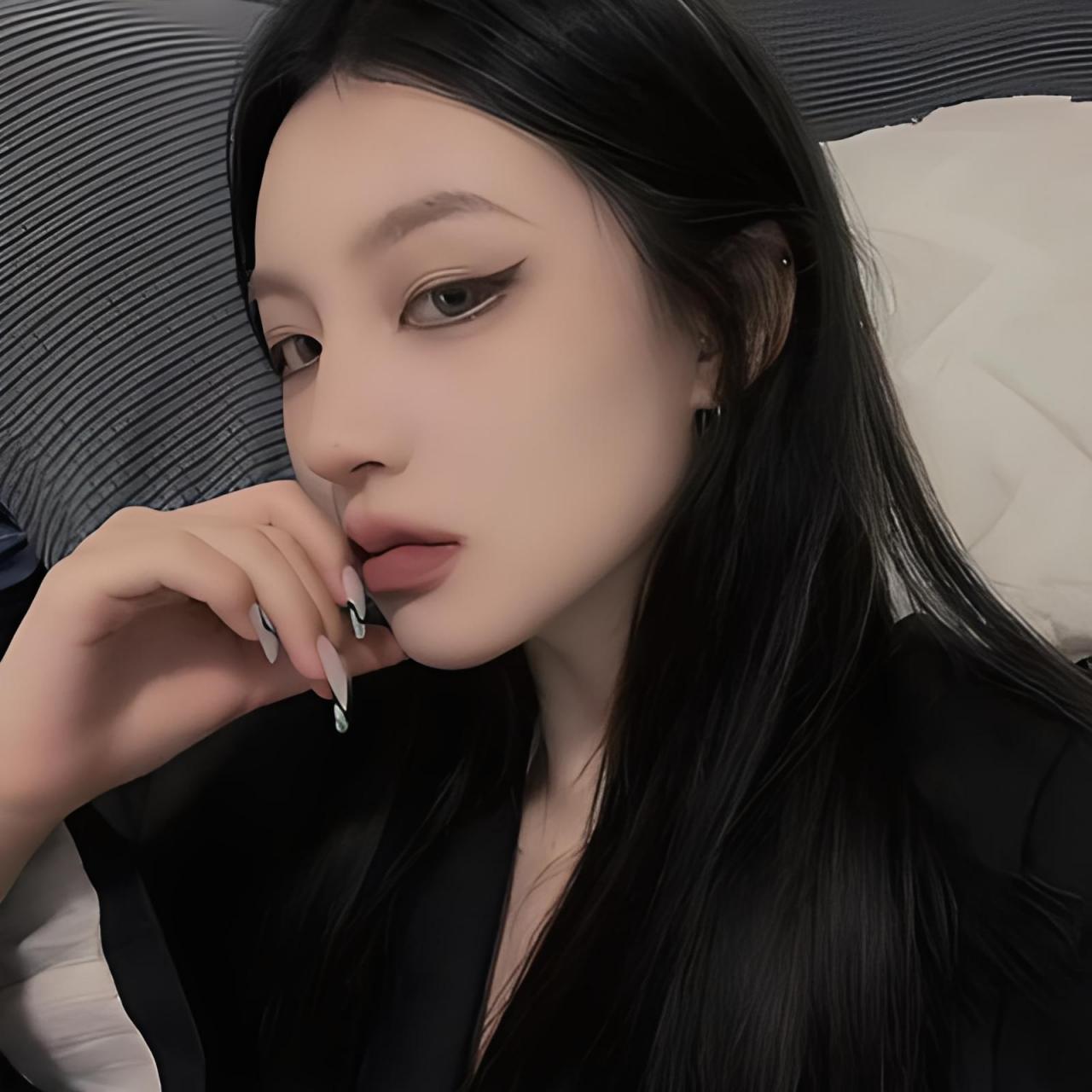 我要和你们分享一些御姐范十足的高冷头像,准备好被迷住了吗94