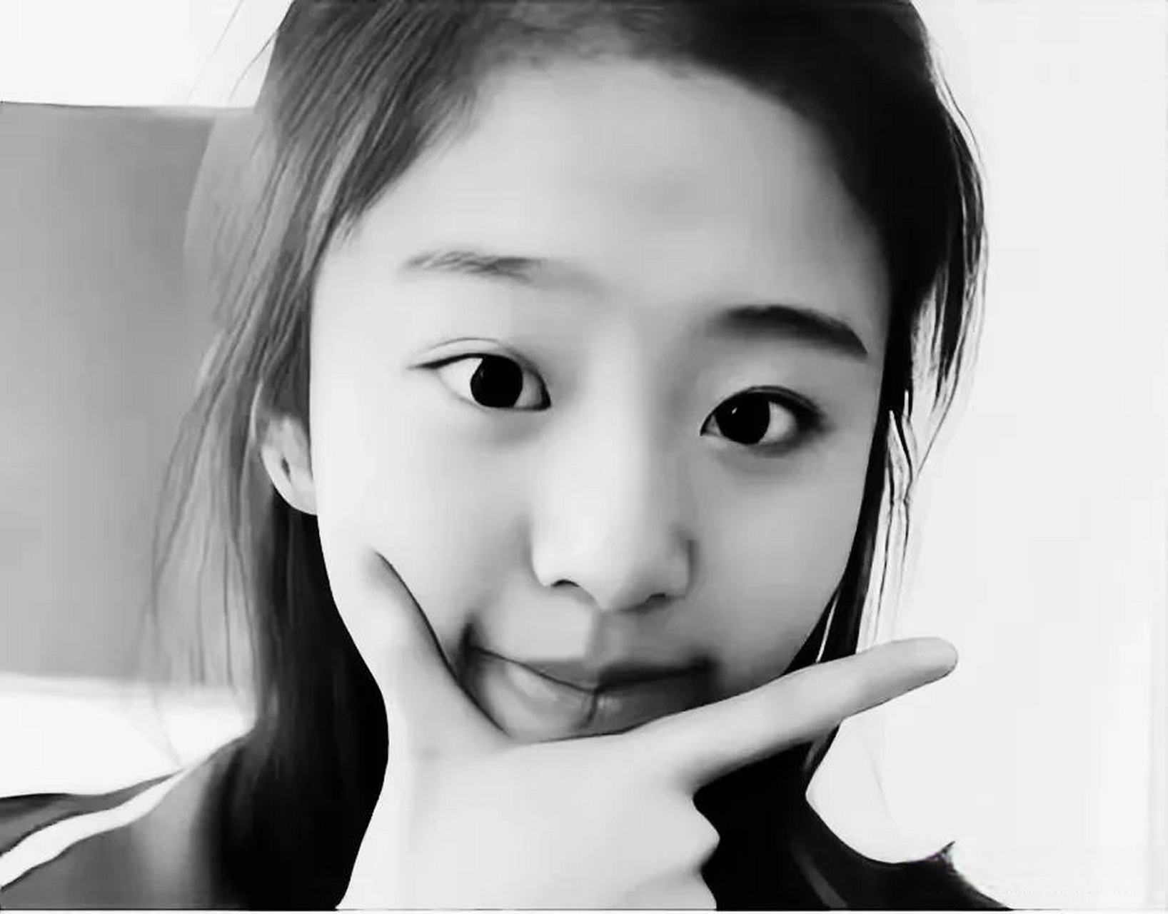 男孩名叫王祎哲,是一名富二代,旁边的女人是他的母亲,曾靠洗脚城发家