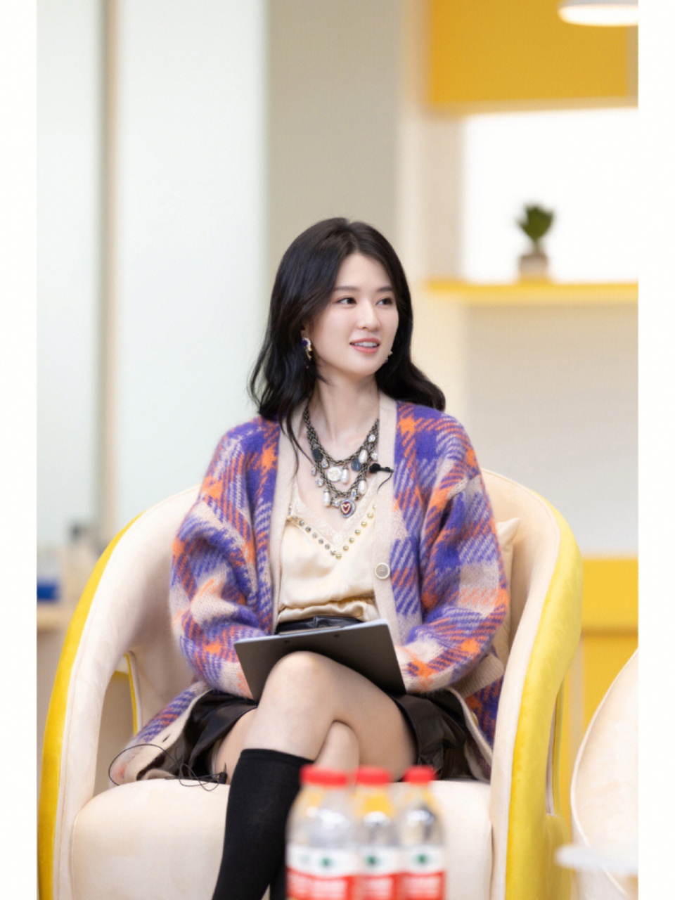 乔欣新综艺《合伙吧少年》开播,节目里的穿搭依旧很精彩.