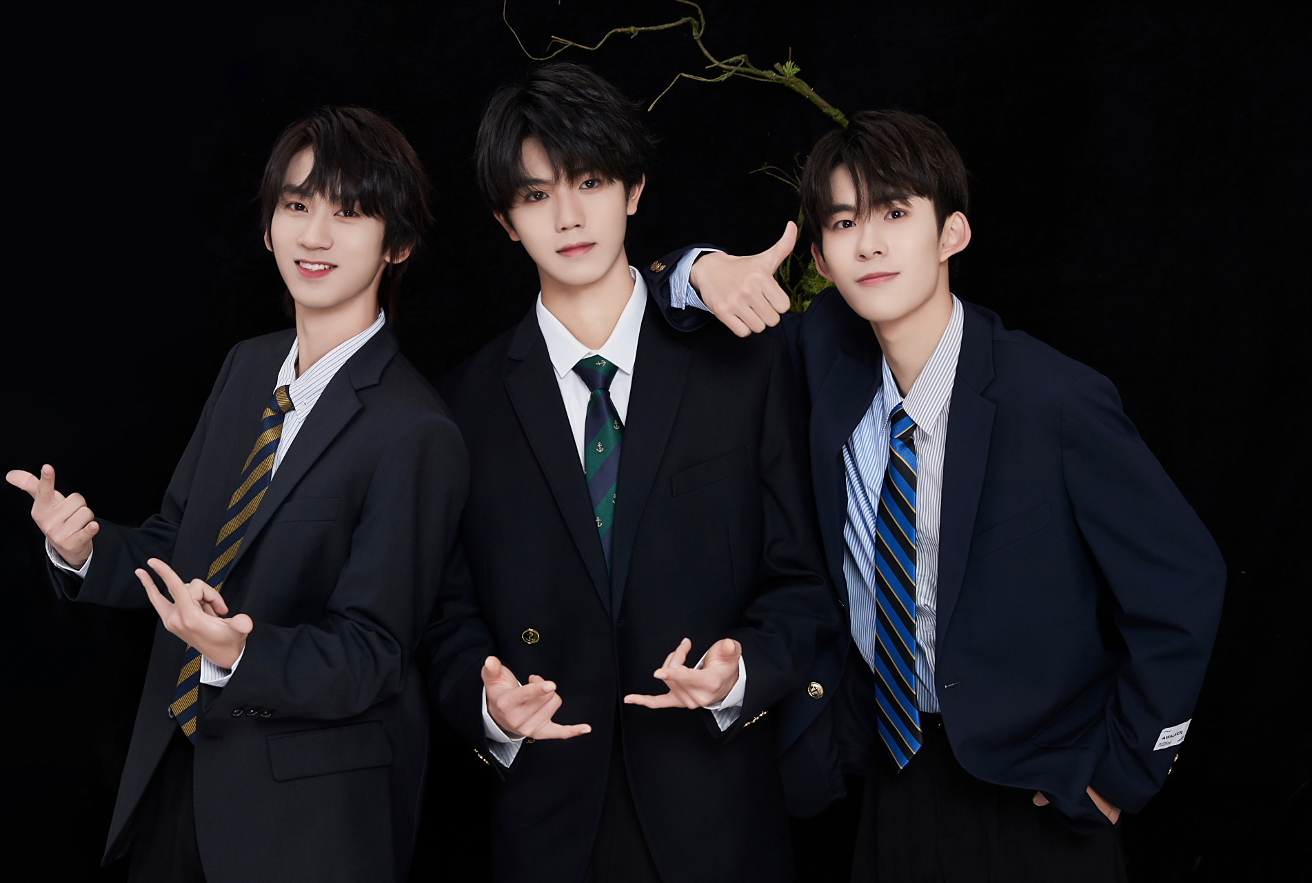 易安音乐社#   三月追着春日的风降落,时间拂过翻阅少年的成长.