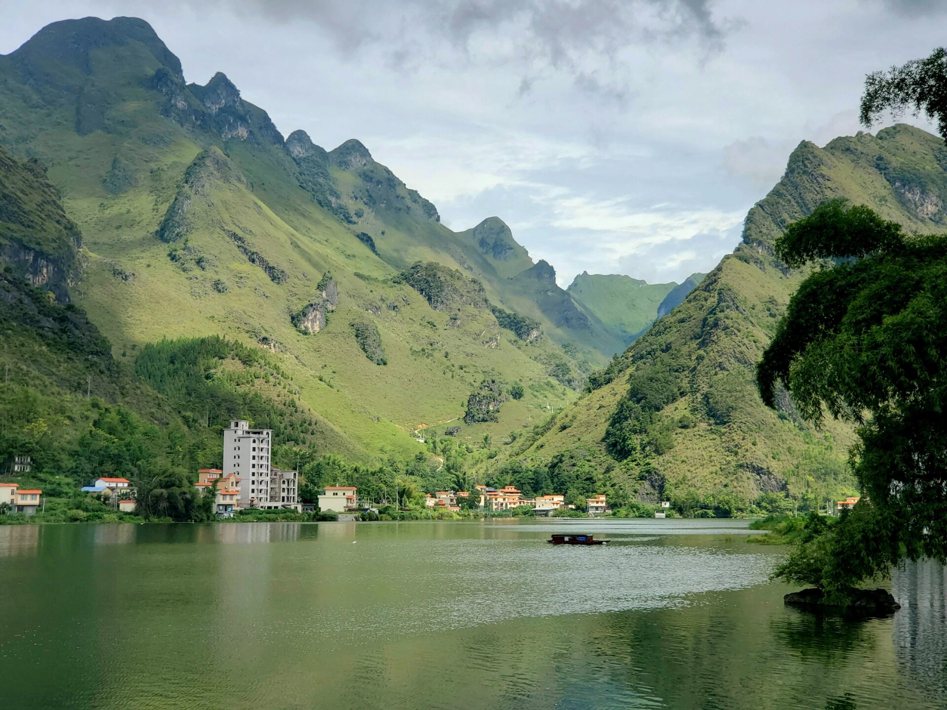 广西河池巴马—大化,赐福湖,岩滩水库 第8张有点小瑞士的感觉了,只