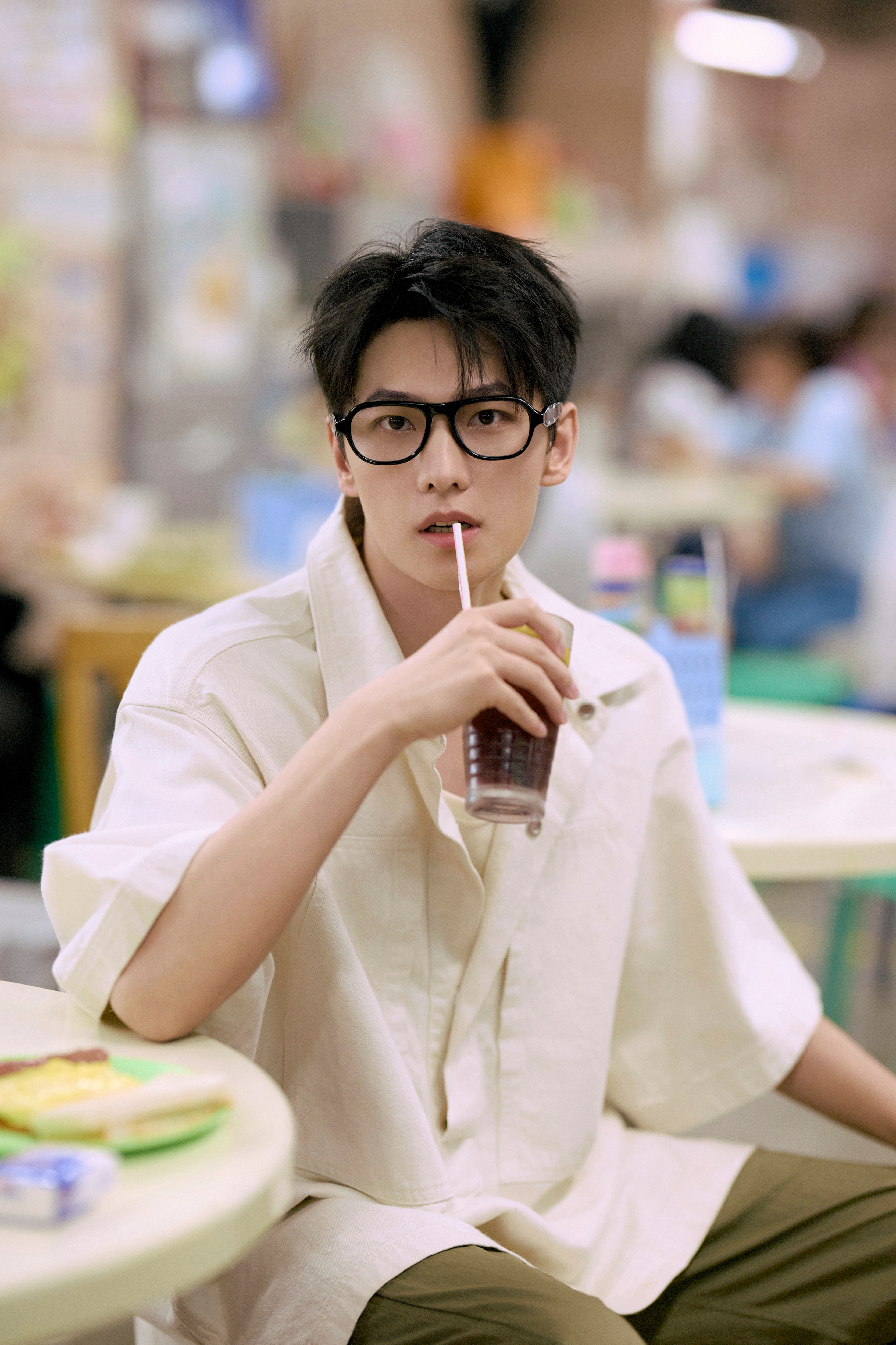 杨洋的日常另存为# 在不慌不忙之间, 走过街角人潮, 灯火 晚风 等候