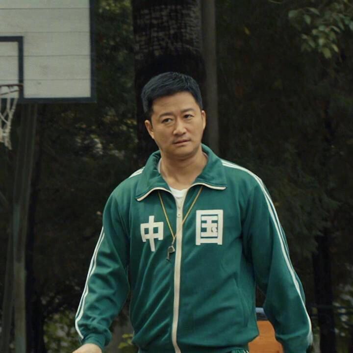 吴京的这两套衣服真的堪称表情包界和二创界的灵感源泉