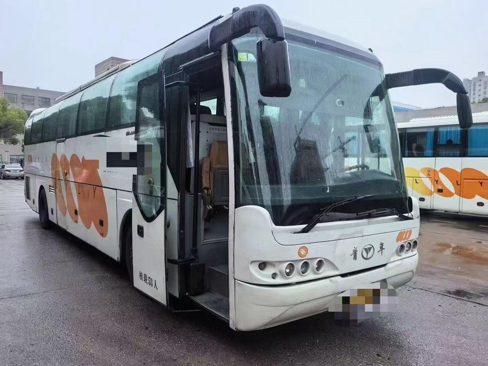 刚刚新到的江苏户浙江金华生产的青年尼奥普兰大客车(金华青年客车)
