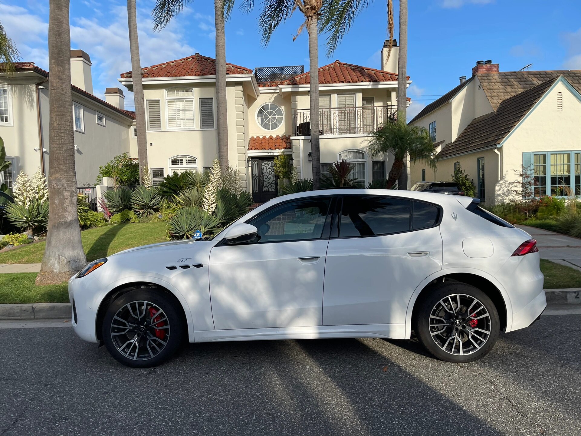 加州评测玛莎拉蒂格雷嘉 说起玛莎,从2010s前老总裁时代的孤傲,到后来