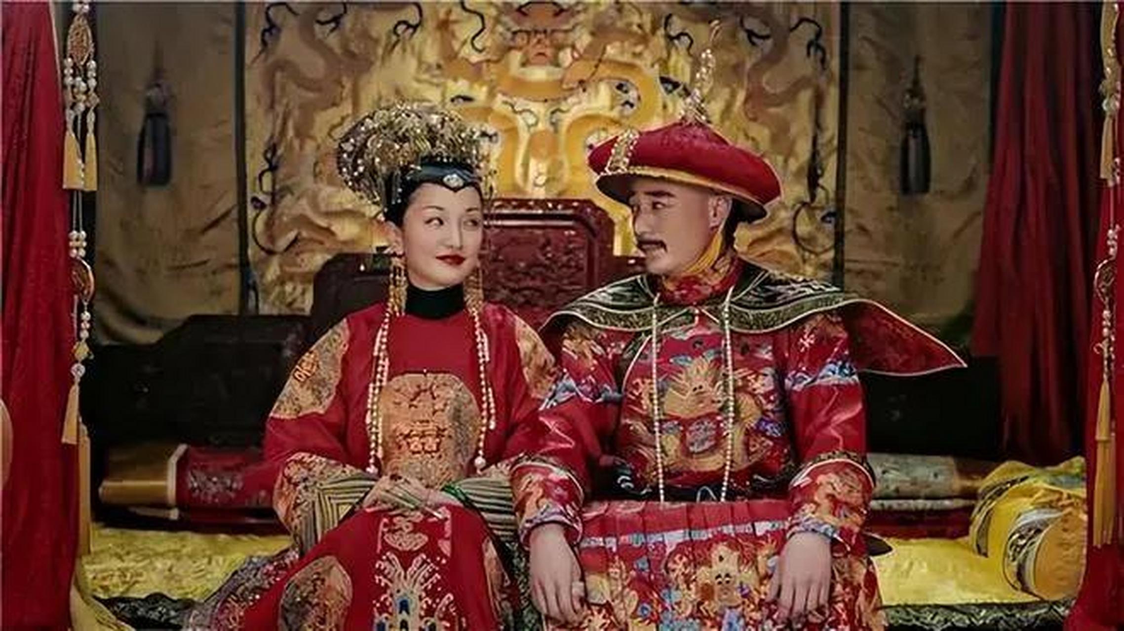 1765年,乾隆非常宠爱乌喇那拉氏,而且还带着皇后乌喇那拉氏南巡游玩