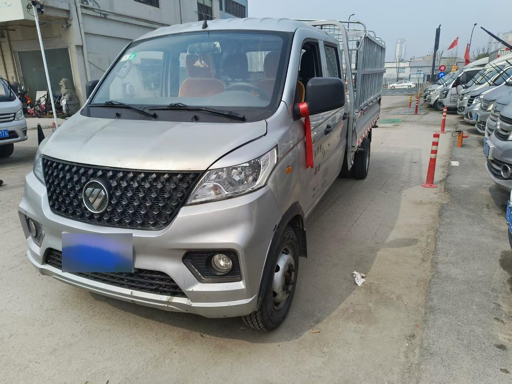 新到2021年8月上牌福田祥菱v3 双排后双轮车厢三米一高配带空调方向