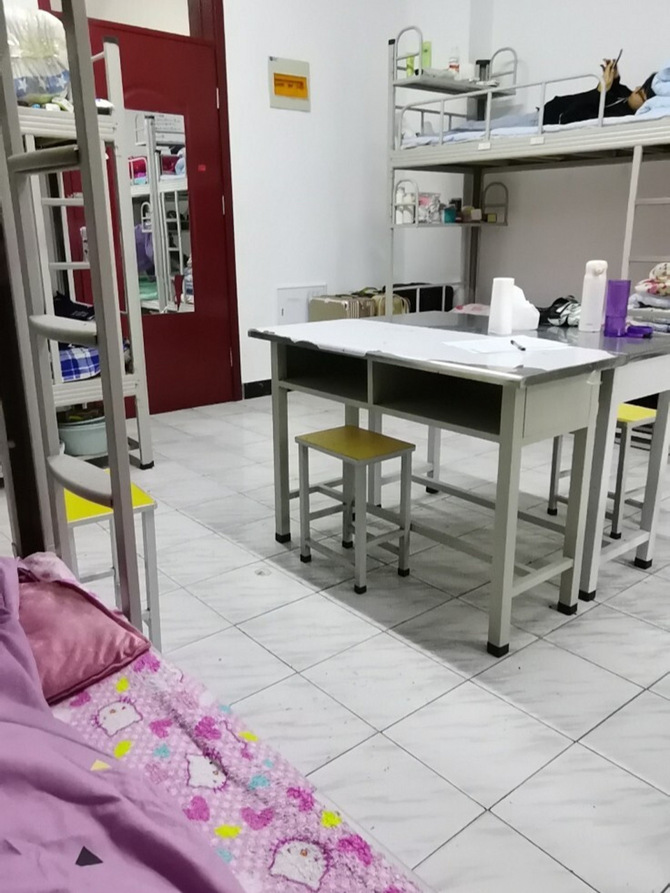 但是我不明白的是,女厕所的这个装备?