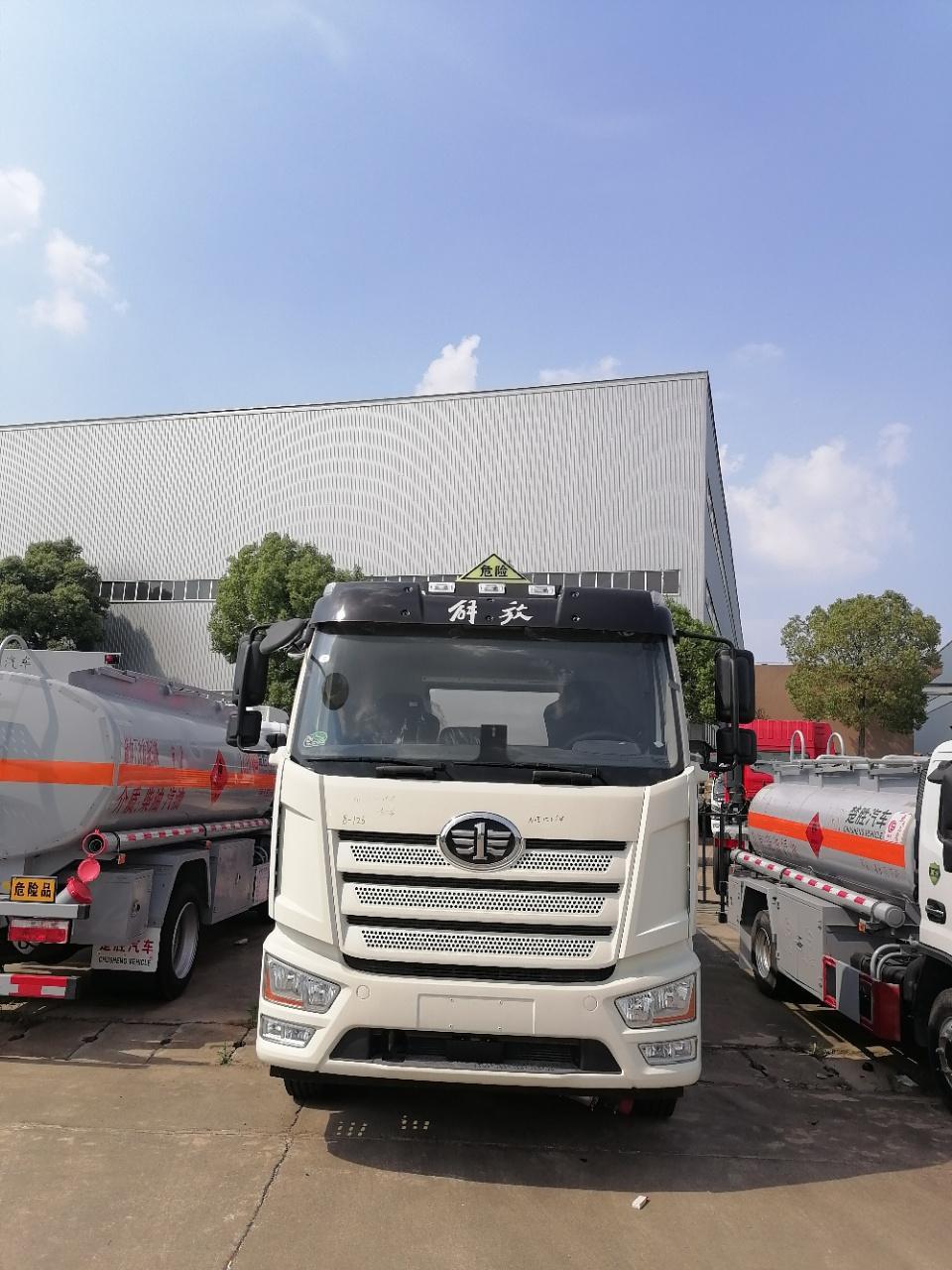 亏本处理国六解放10吨油罐车.楚胜解放12.