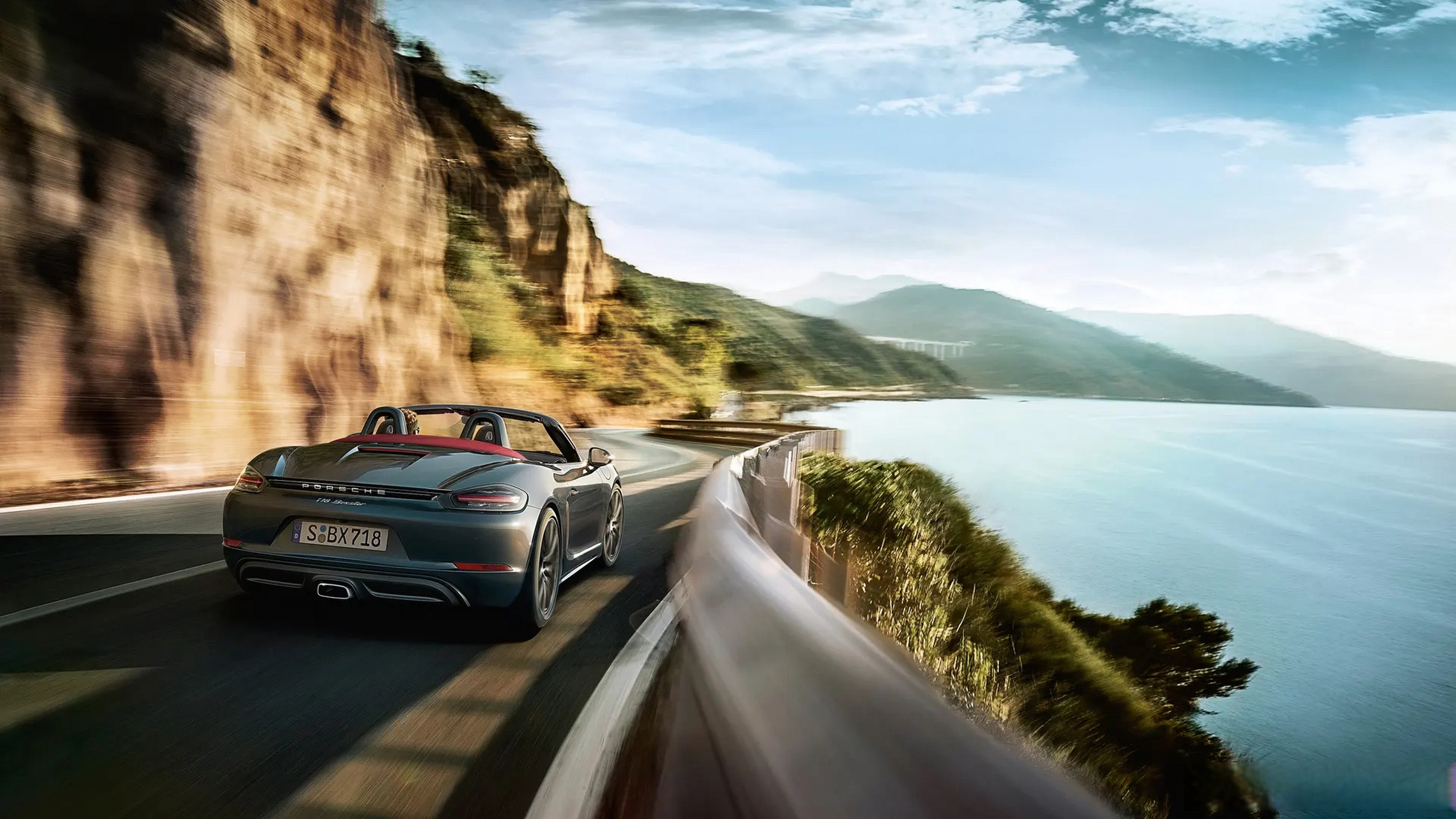 保时捷718车型是一款极具运动精神的跑车,它继承了传奇的保时捷718