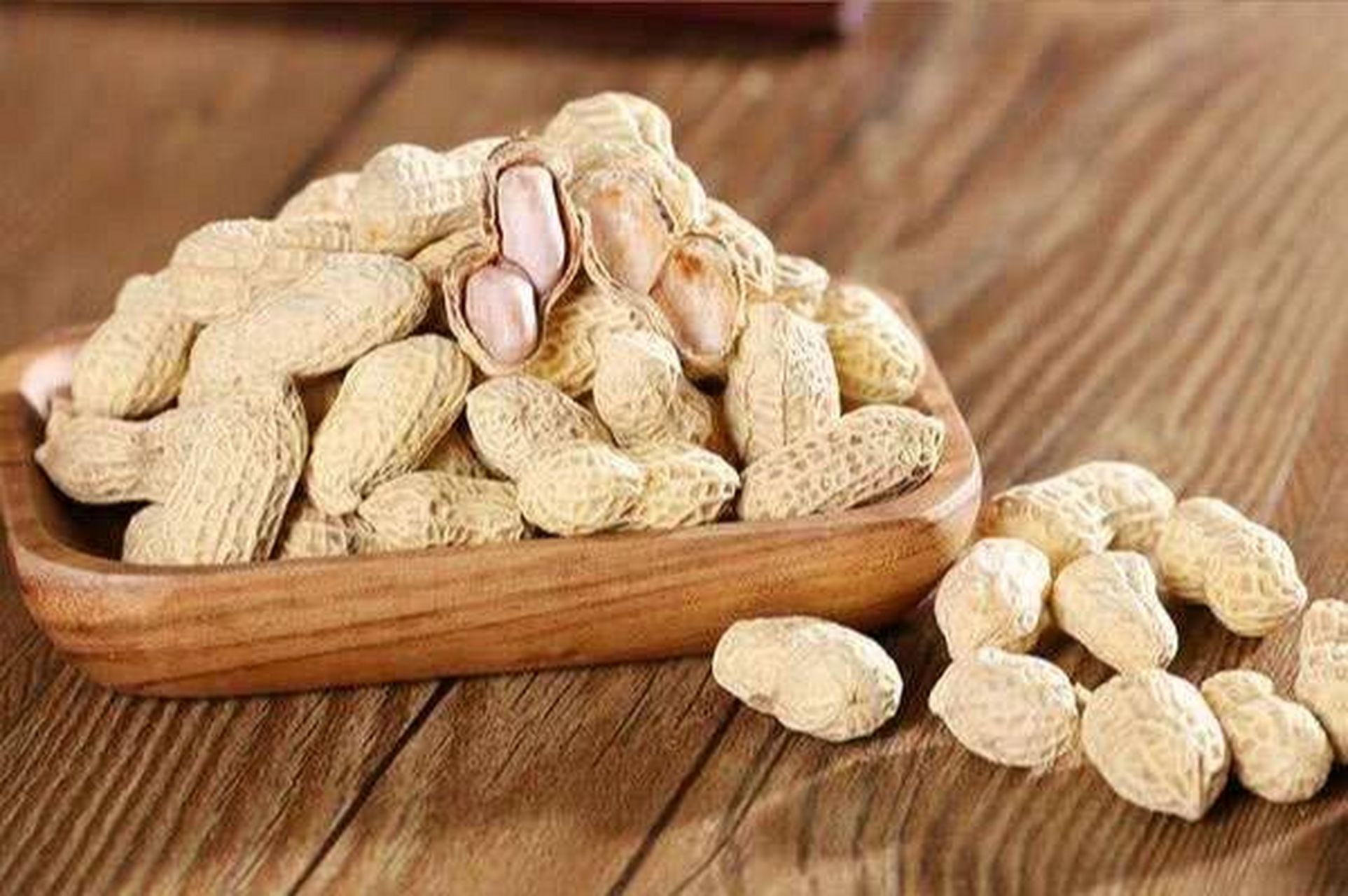 花生的功效和作用 花生在食物中归属于坚果类,具有高脂肪,高热量的