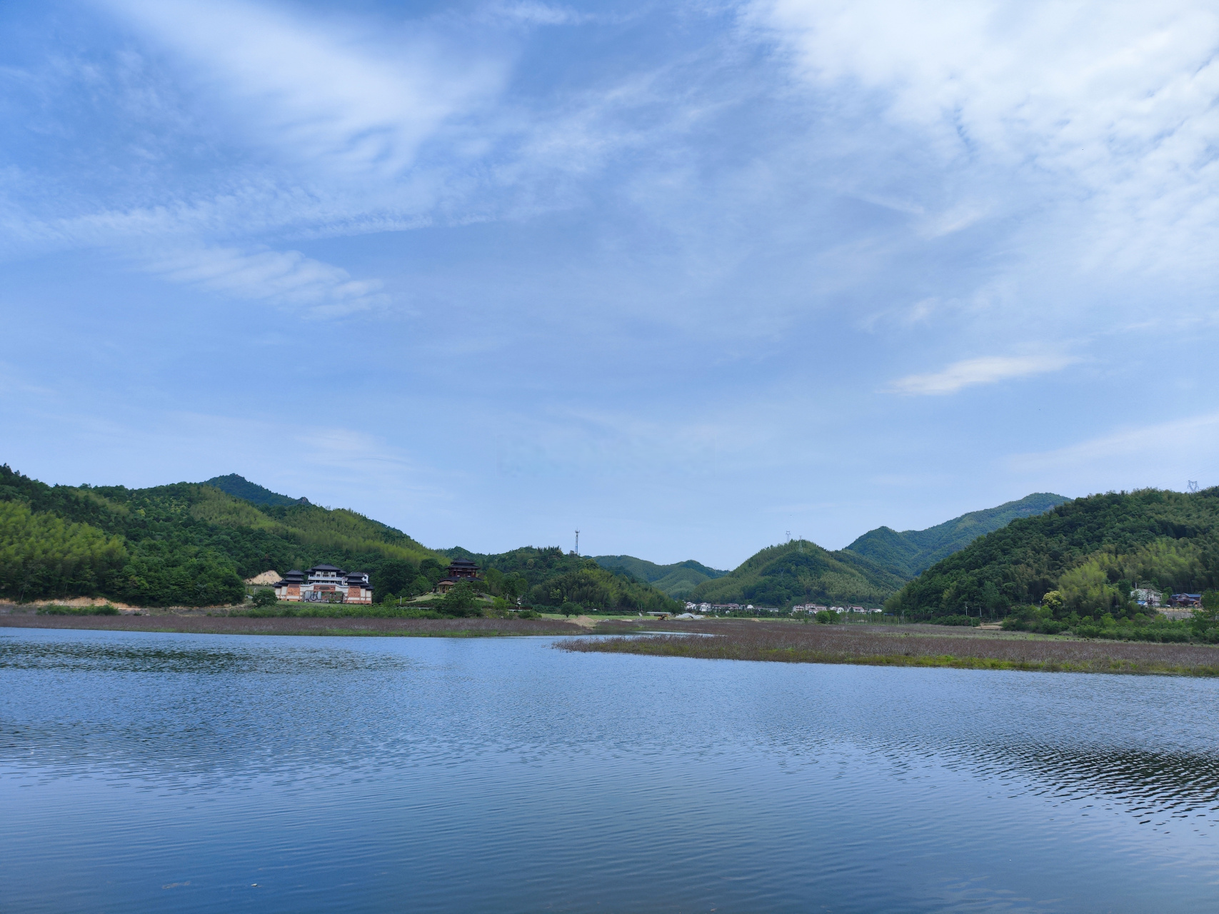 前几天拍的一些组图,山区的风景还是不错的.