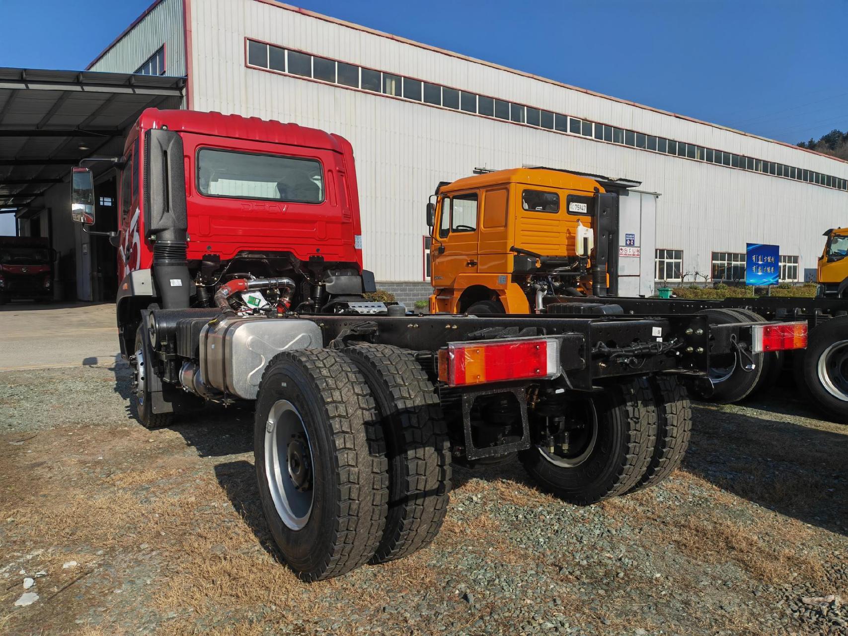 东风拓行Ⅹ3自卸车 玉柴6缸 220马力 法士特 10档 货厢:4.5    4.