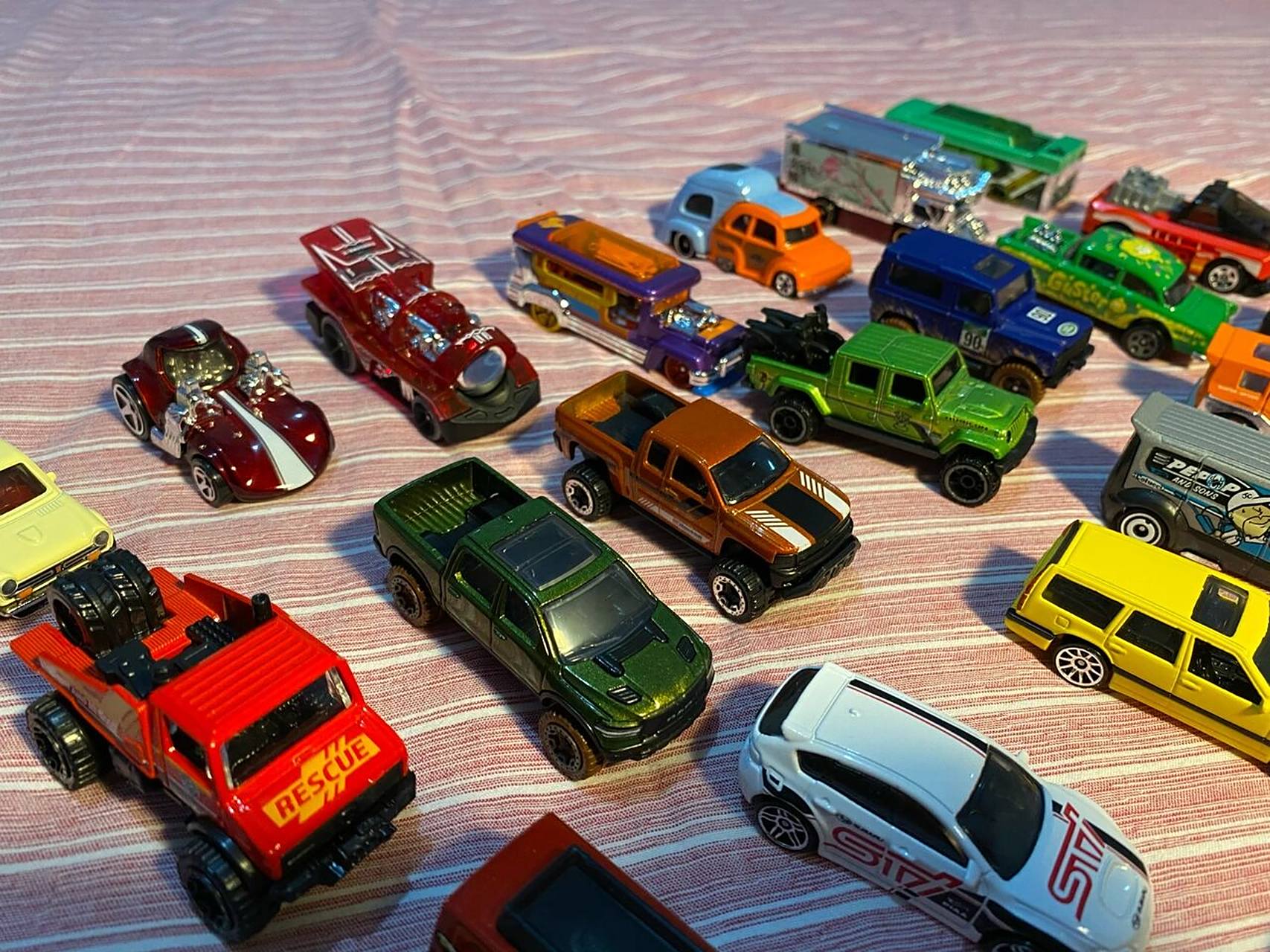 风火轮玩具小车07 一幅画是用宜家相框9815是宜家尺寸如下89