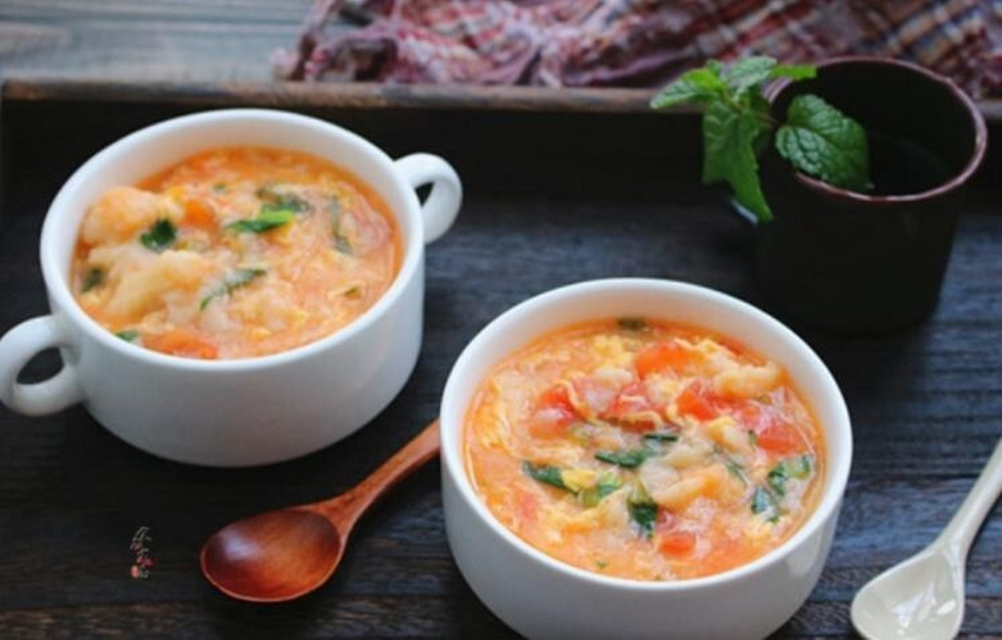 番茄鸡蛋疙瘩汤 番茄鸡蛋疙瘩面 口味家常味 时间15分钟 主料main