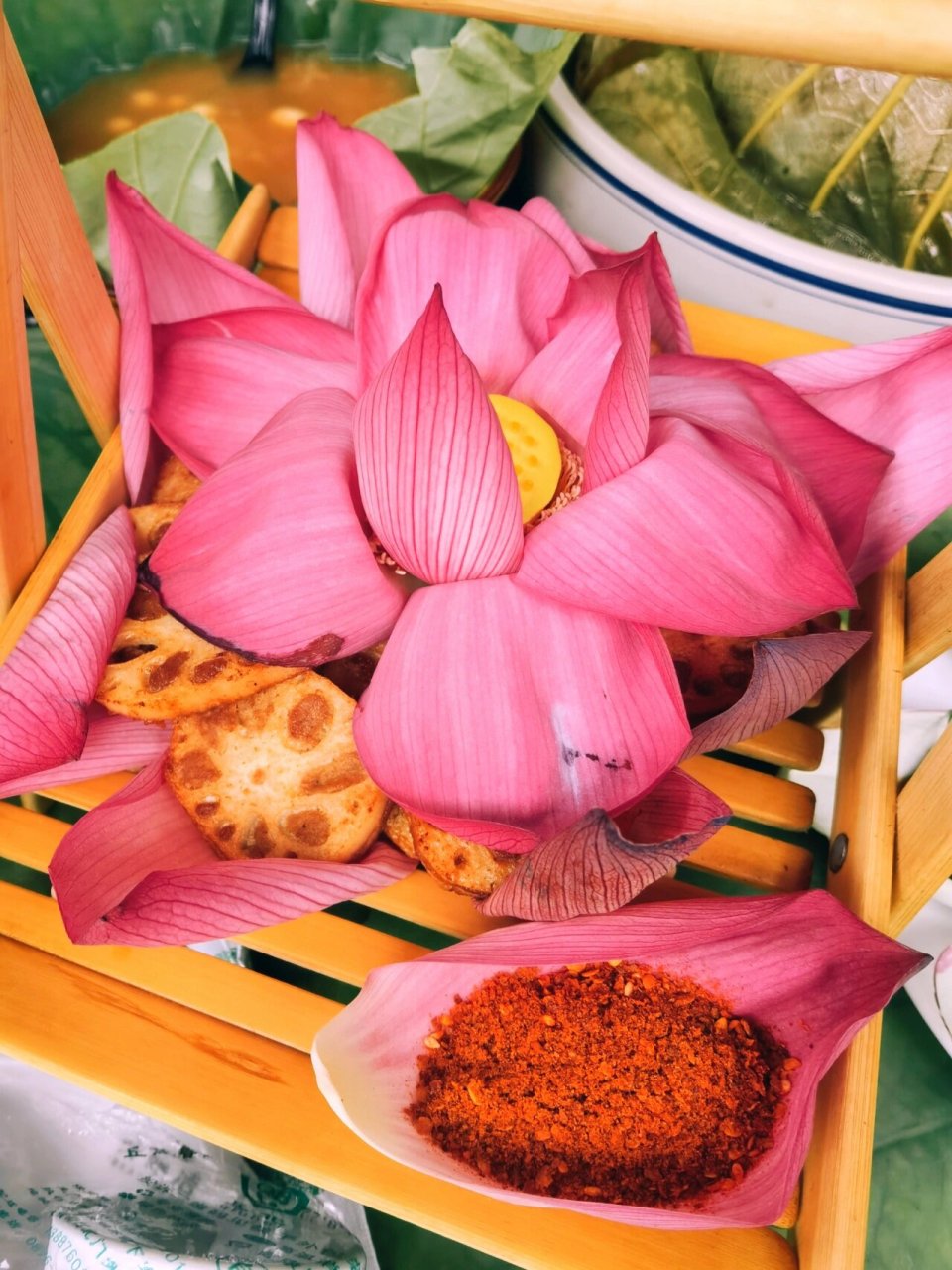 普者黑美食之——荷花宴 云南丘北县的普者黑,万亩荷花吸引着无数游人