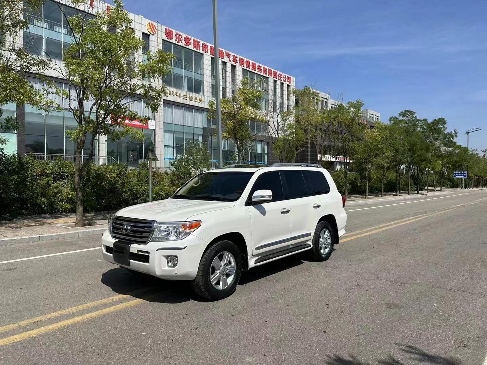 新到15年中东版顶配兰德酷路泽4000,全车原版原漆,个人一手车,白车米