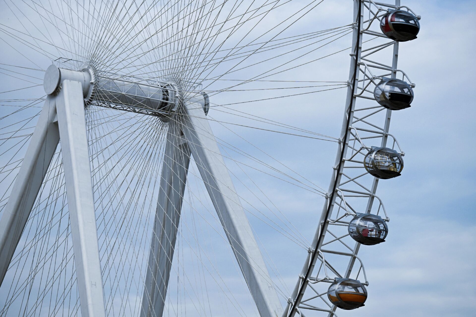 晋安湖的摩天轮终于拥有一个完整身体了