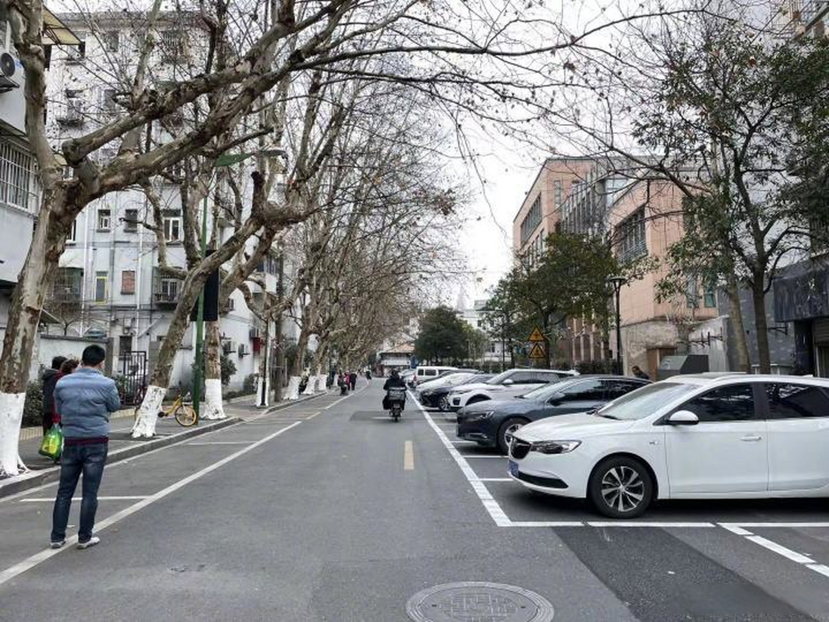 【杭州市中心又一道路停车位改造,被吐槽的大学路预计能多70个车位】