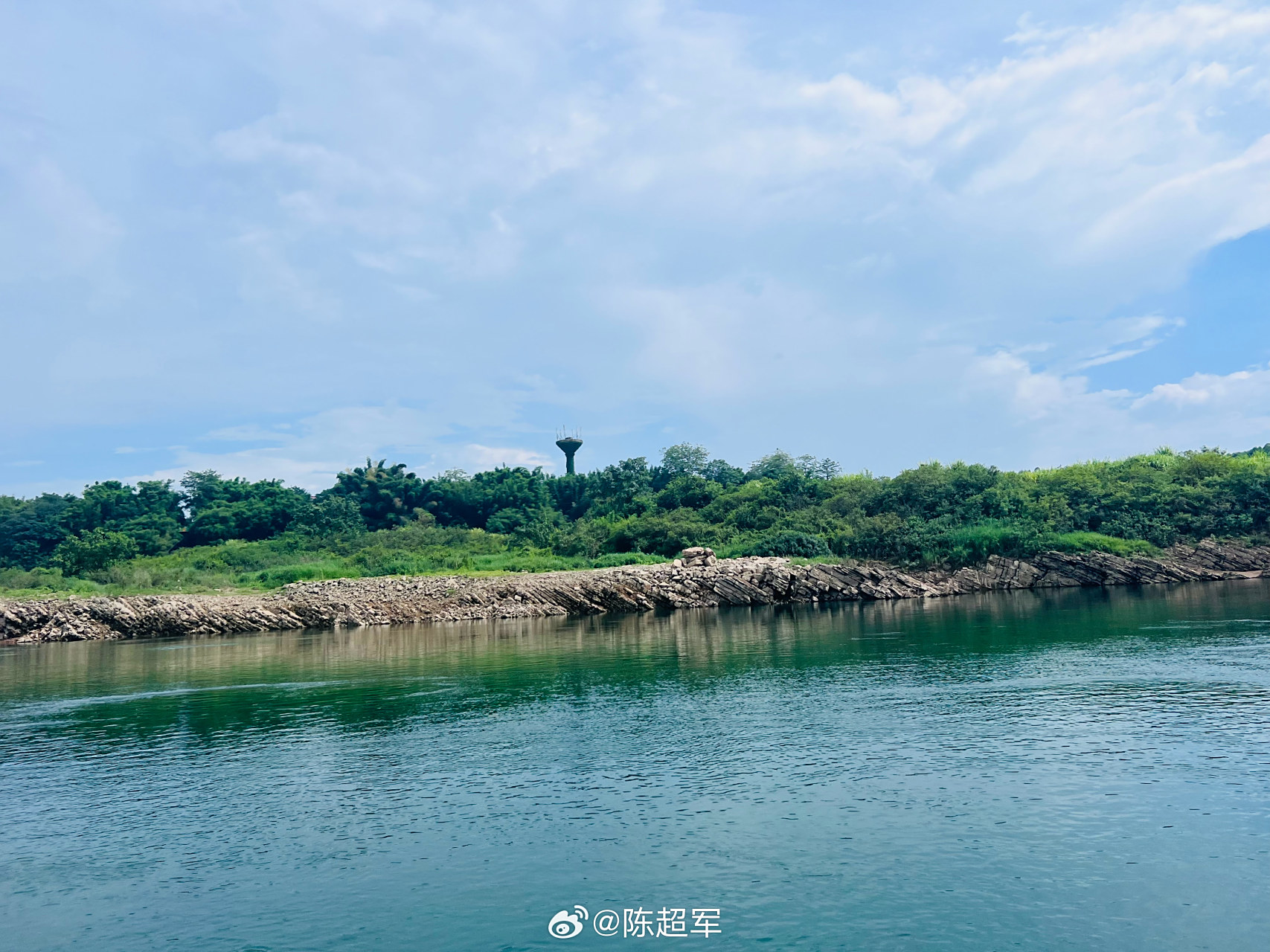 时光岛又名"蓬莱洲",是红水河中的孤岛,距离来宾市兴宾区16公里,有"